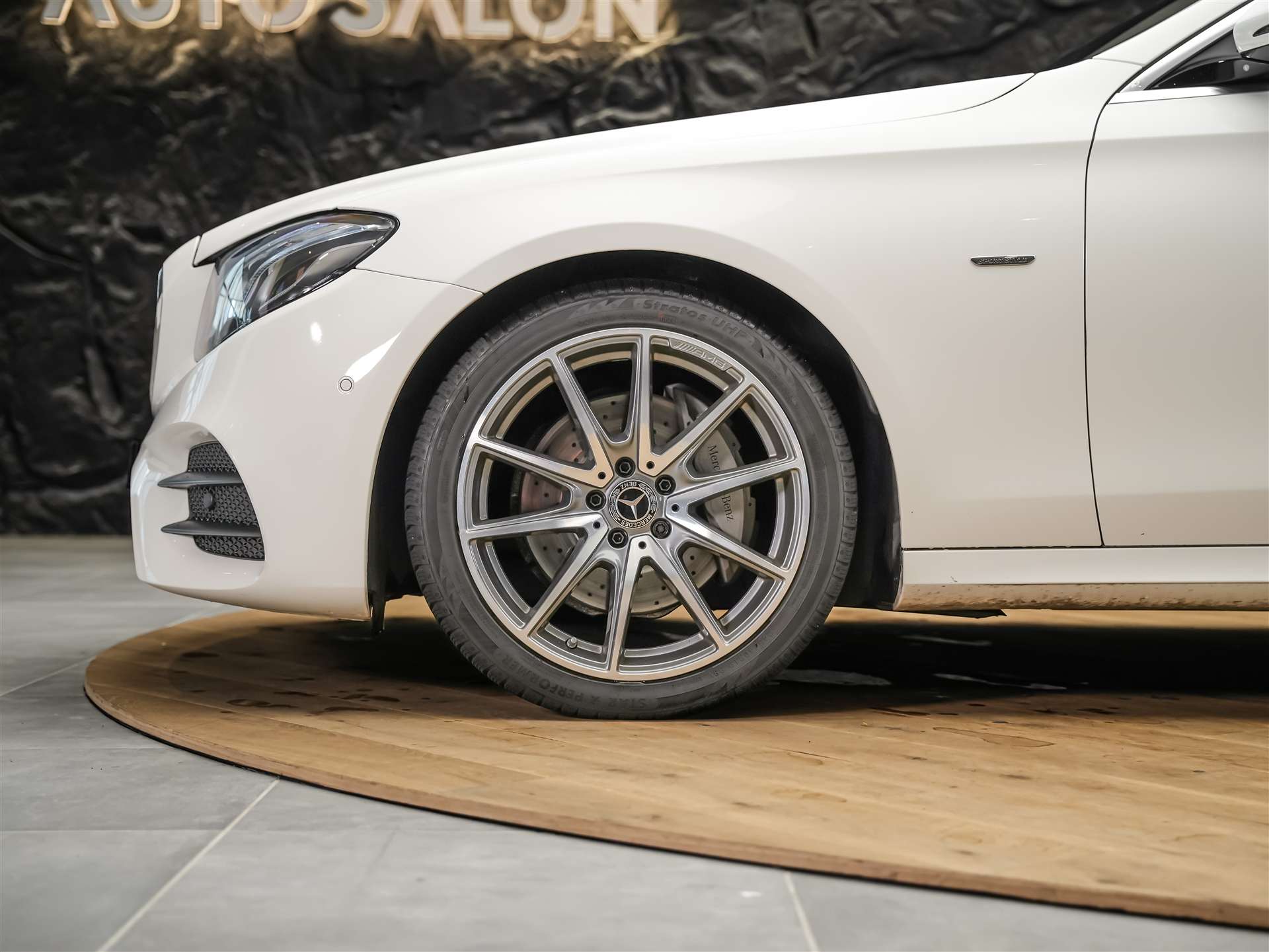 MERCEDES-BENZ E 220 d AMG Line 9G-Tronic *Facelift*Multibeam LED*ACC*360° Kamera*-image-14