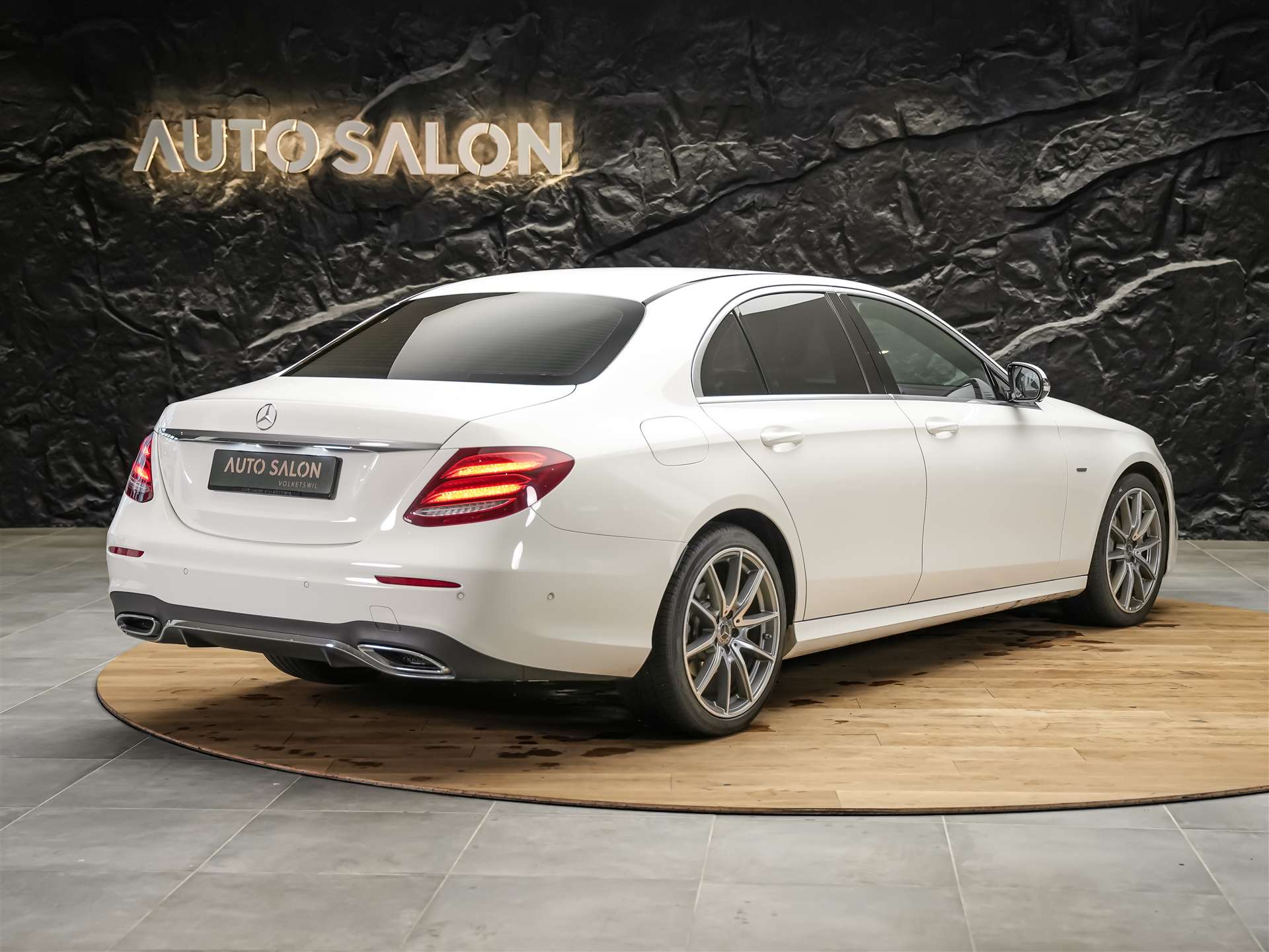 MERCEDES-BENZ E 220 d AMG Line 9G-Tronic *Facelift*Multibeam LED*ACC*360° Kamera*-image-4
