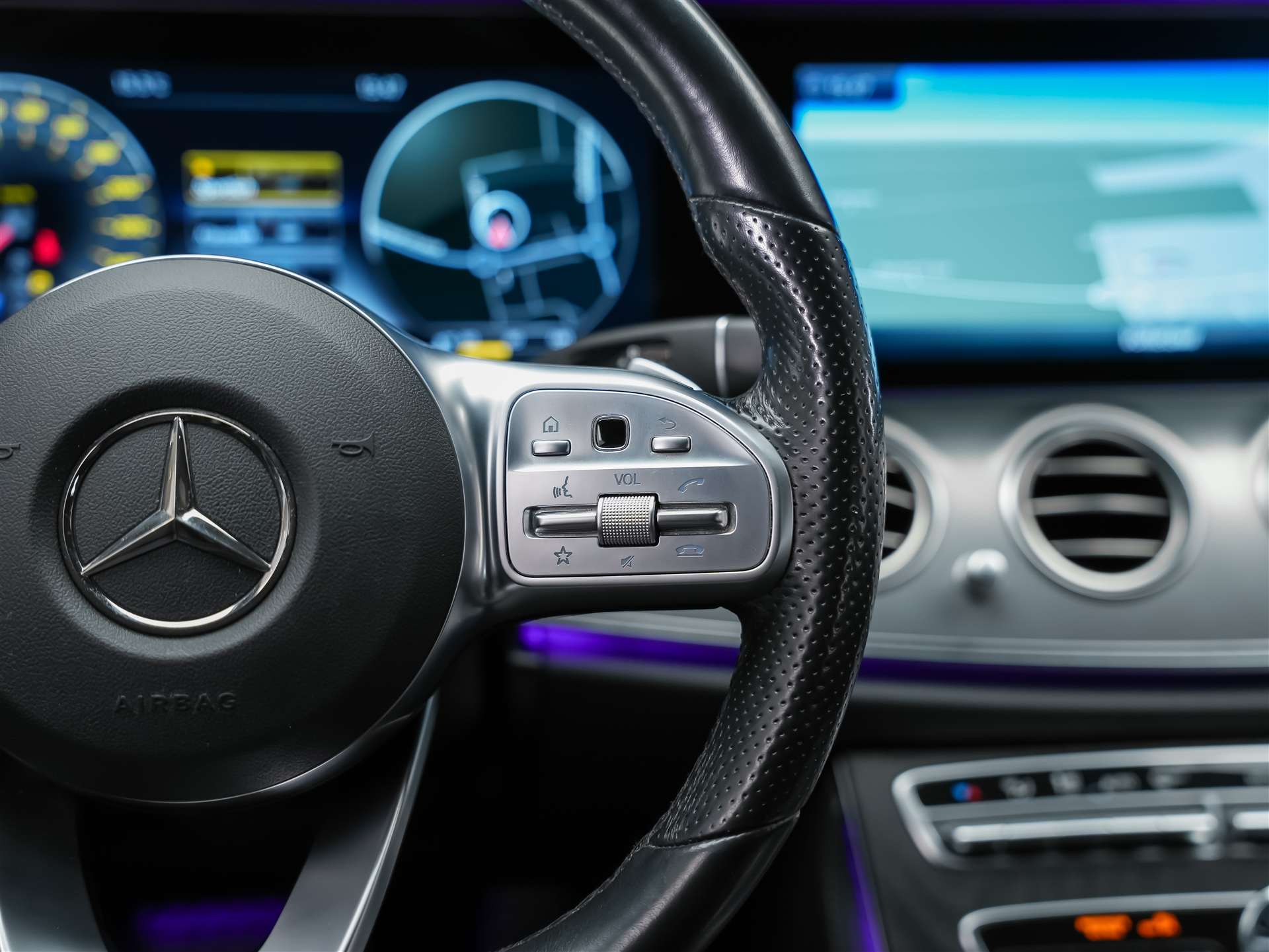 MERCEDES-BENZ E 220 d AMG Line 9G-Tronic *Facelift*Multibeam LED*ACC*360° Kamera*-image-25
