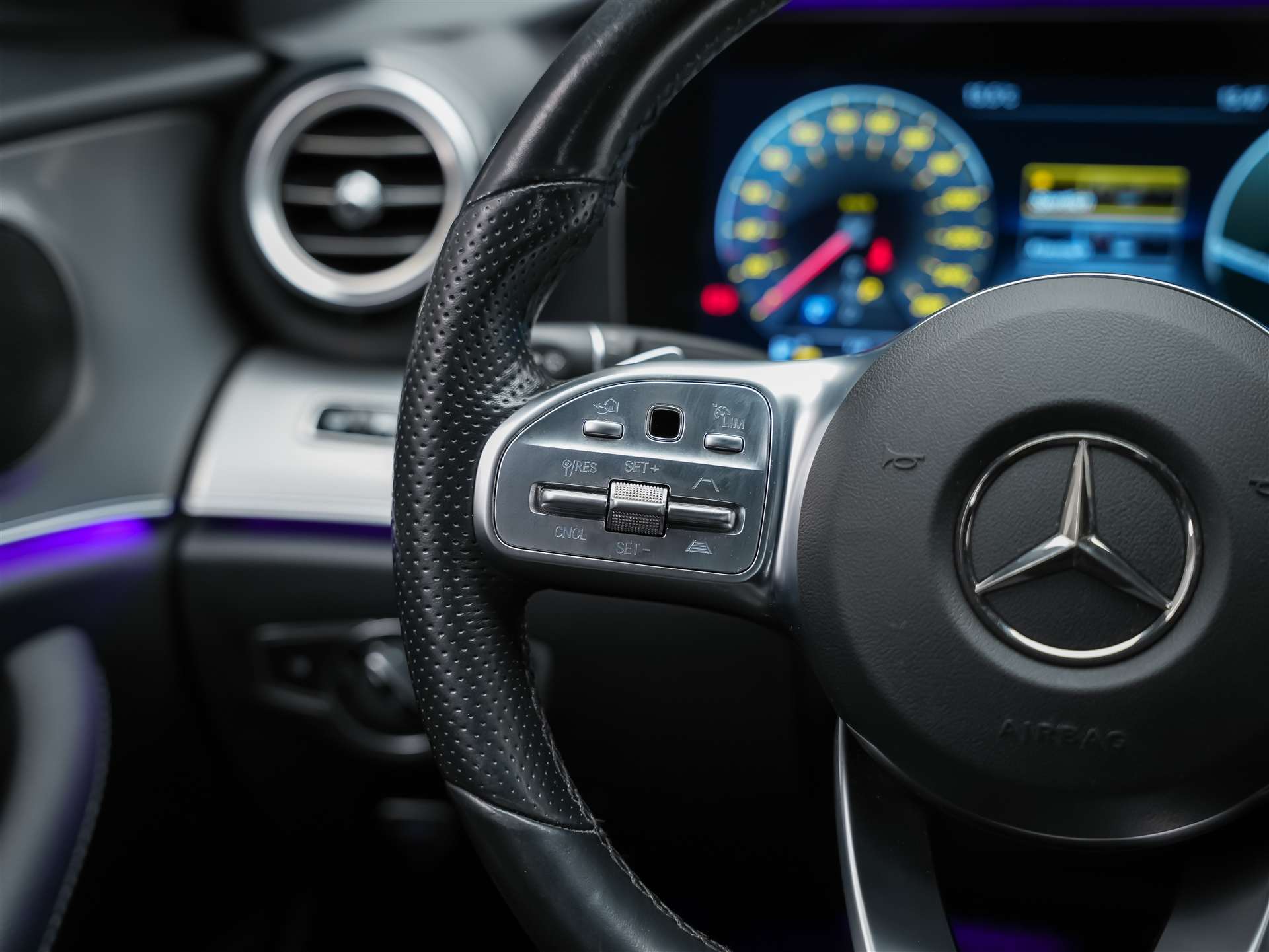 MERCEDES-BENZ E 220 d AMG Line 9G-Tronic *Facelift*Multibeam LED*ACC*360° Kamera*-image-24