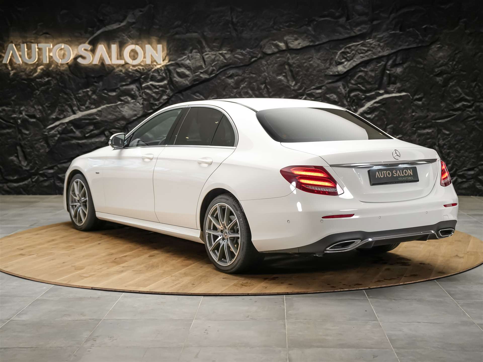 MERCEDES-BENZ E 220 d AMG Line 9G-Tronic *Facelift*Multibeam LED*ACC*360° Kamera*-image-2