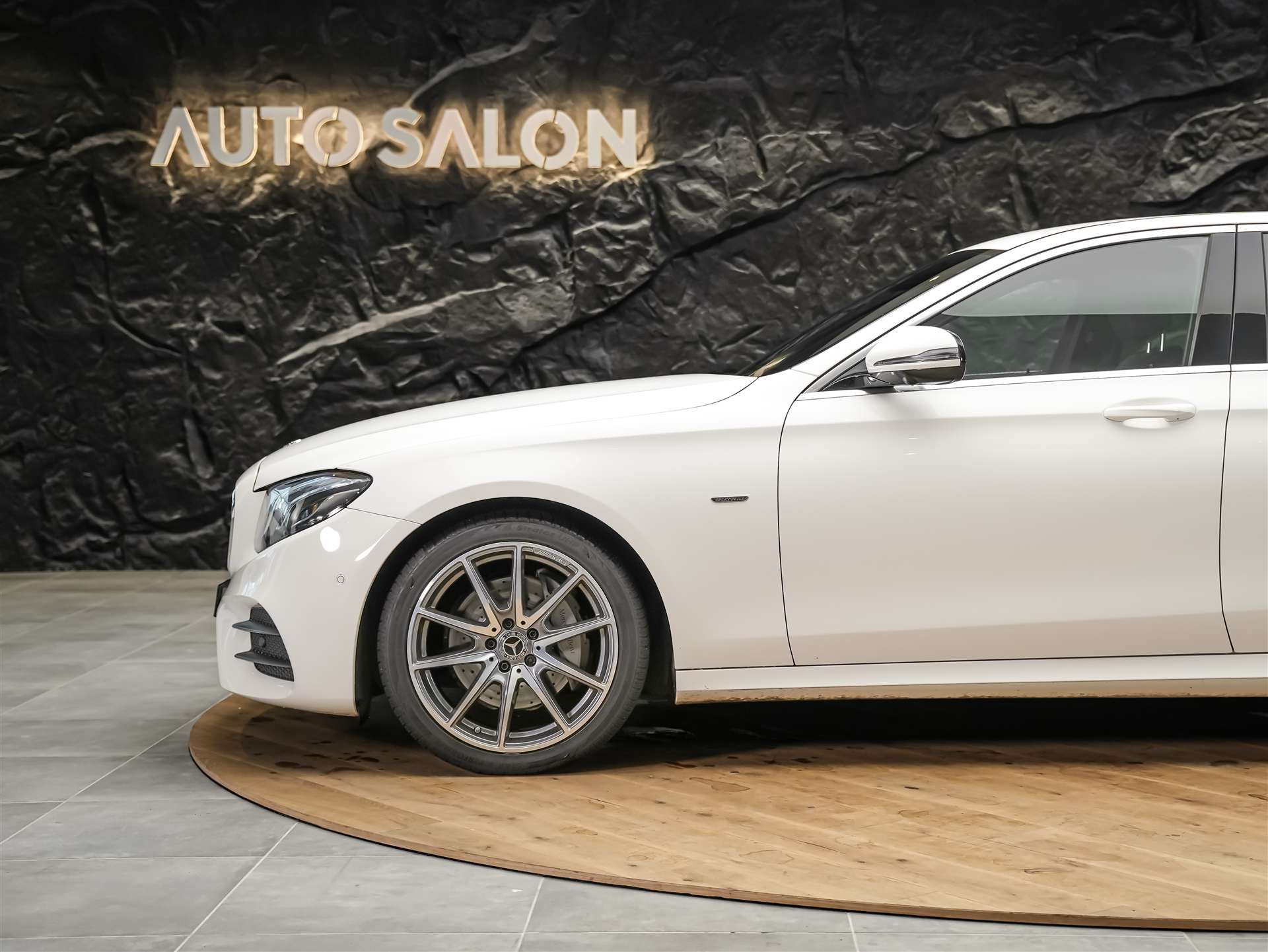 MERCEDES-BENZ E 220 d AMG Line 9G-Tronic *Facelift*Multibeam LED*ACC*360° Kamera*-image-13