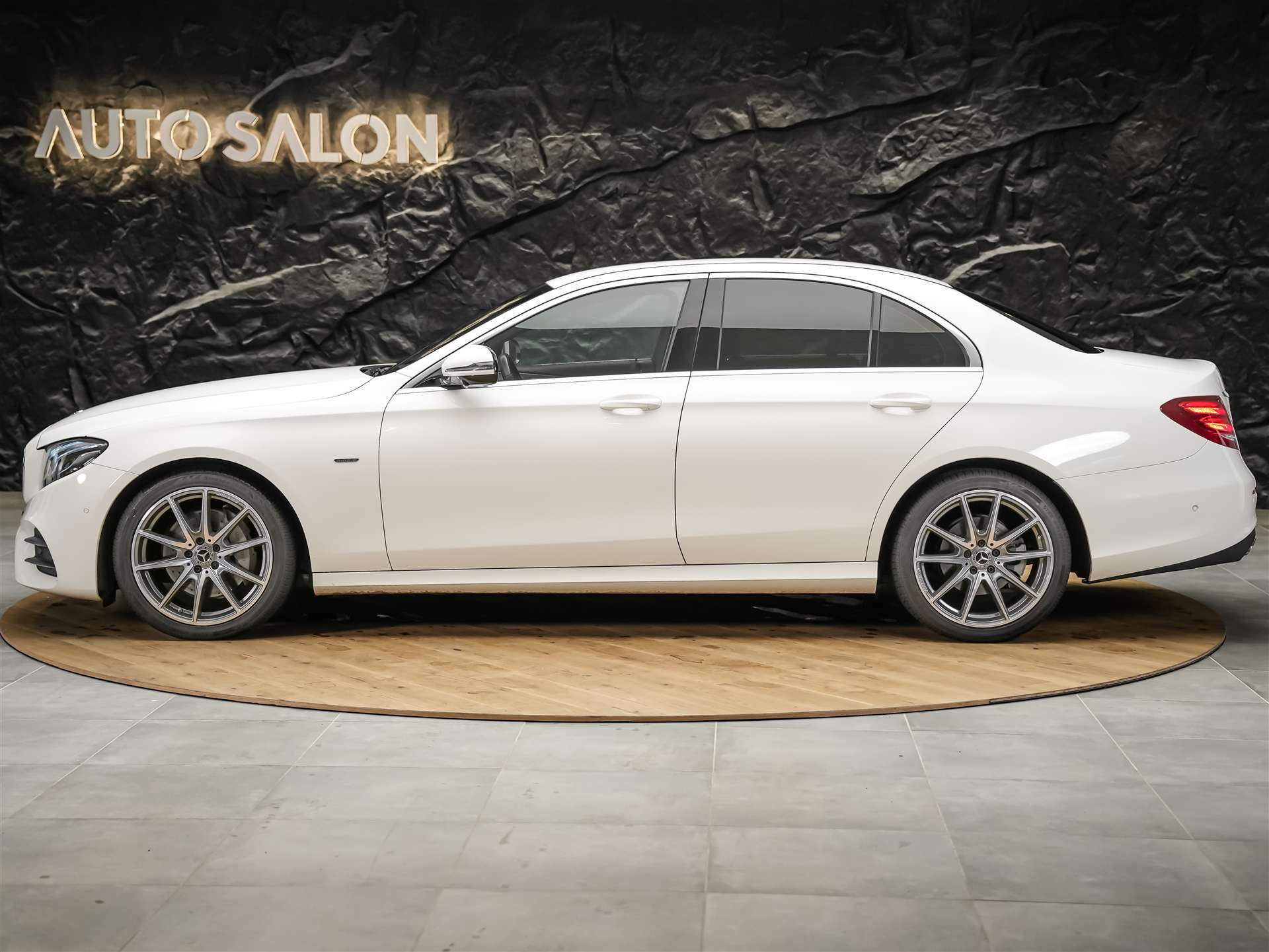 MERCEDES-BENZ E 220 d AMG Line 9G-Tronic *Facelift*Multibeam LED*ACC*360° Kamera*-image-1