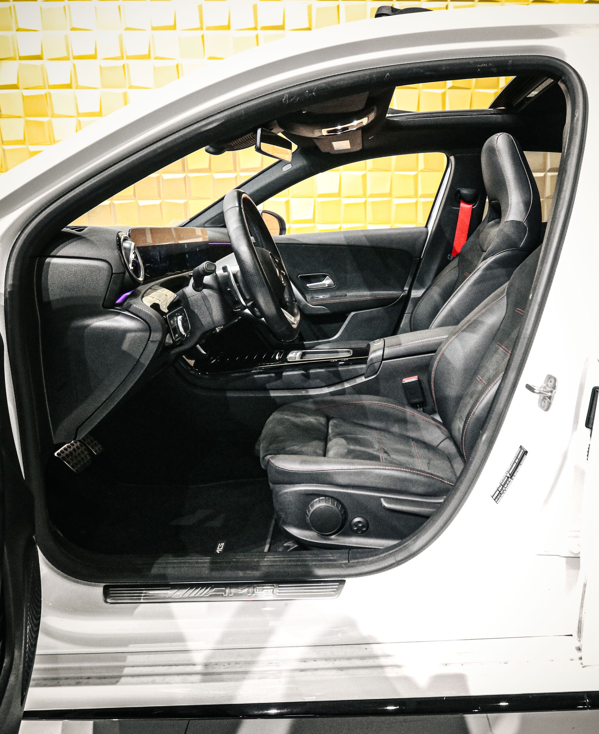 MERCEDES-BENZ A 35 AMG 4Matic 8G-DCT-image-8