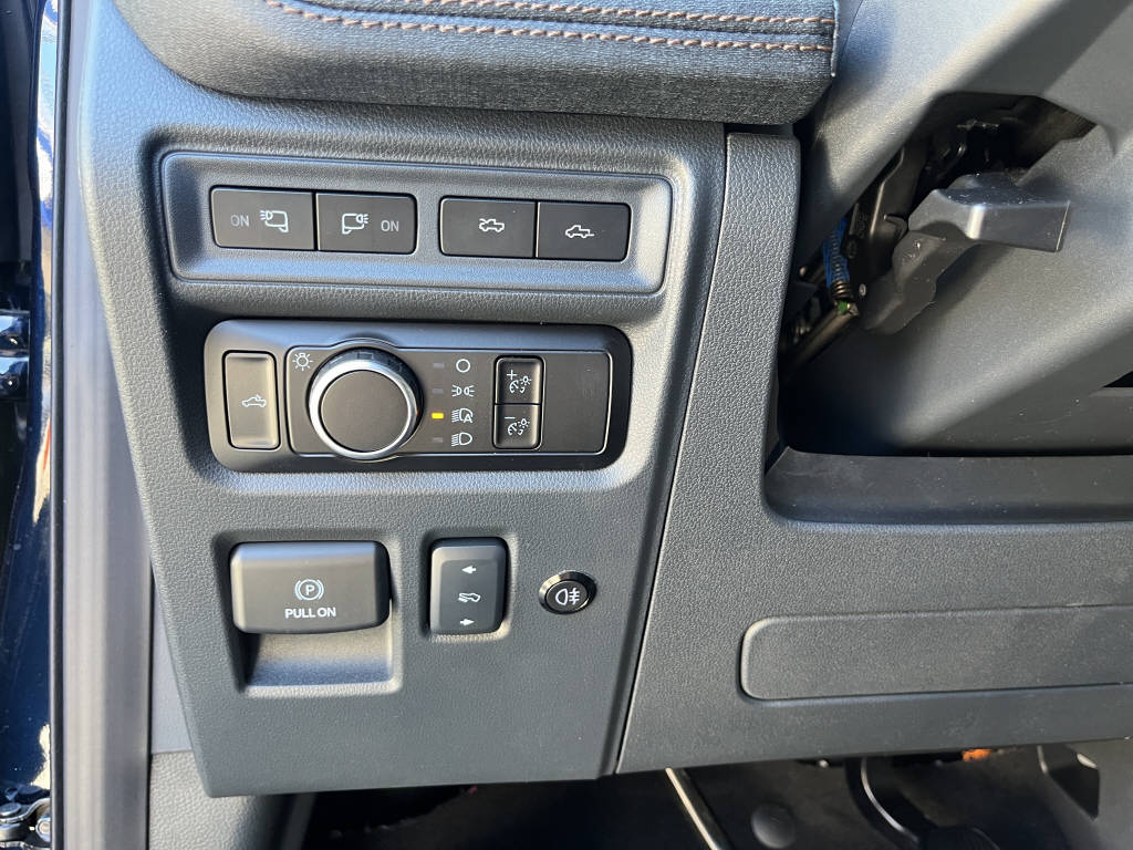 FORD F-150 Lightning DKab.Pick-up 98 kWh Lariat Launch Edition 4x4-image-13