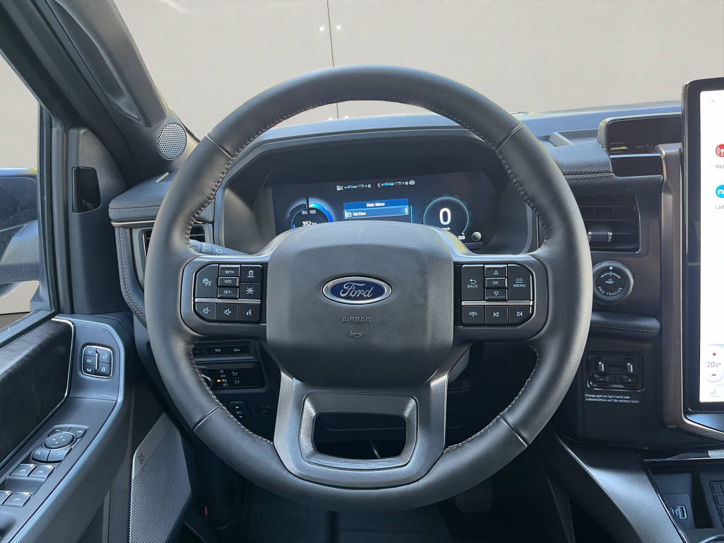 FORD F-150 Lightning DKab.Pick-up 98 kWh Lariat Launch Edition 4x4-image-11