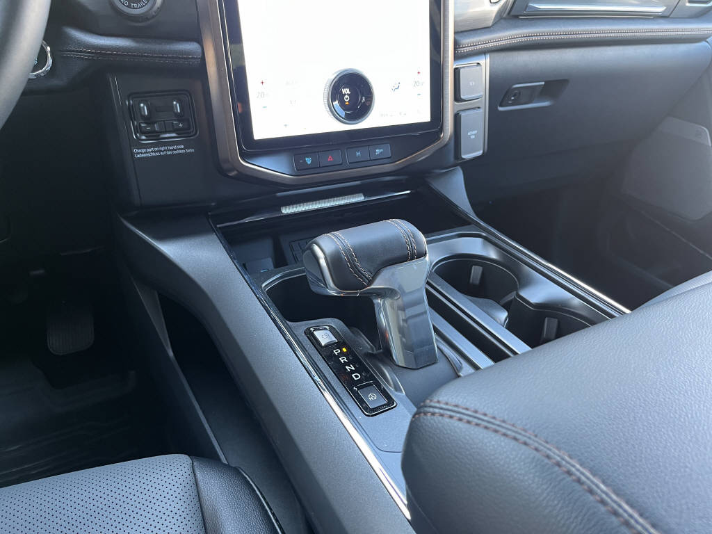 FORD F-150 Lightning DKab.Pick-up 98 kWh Lariat Launch Edition 4x4-image-12