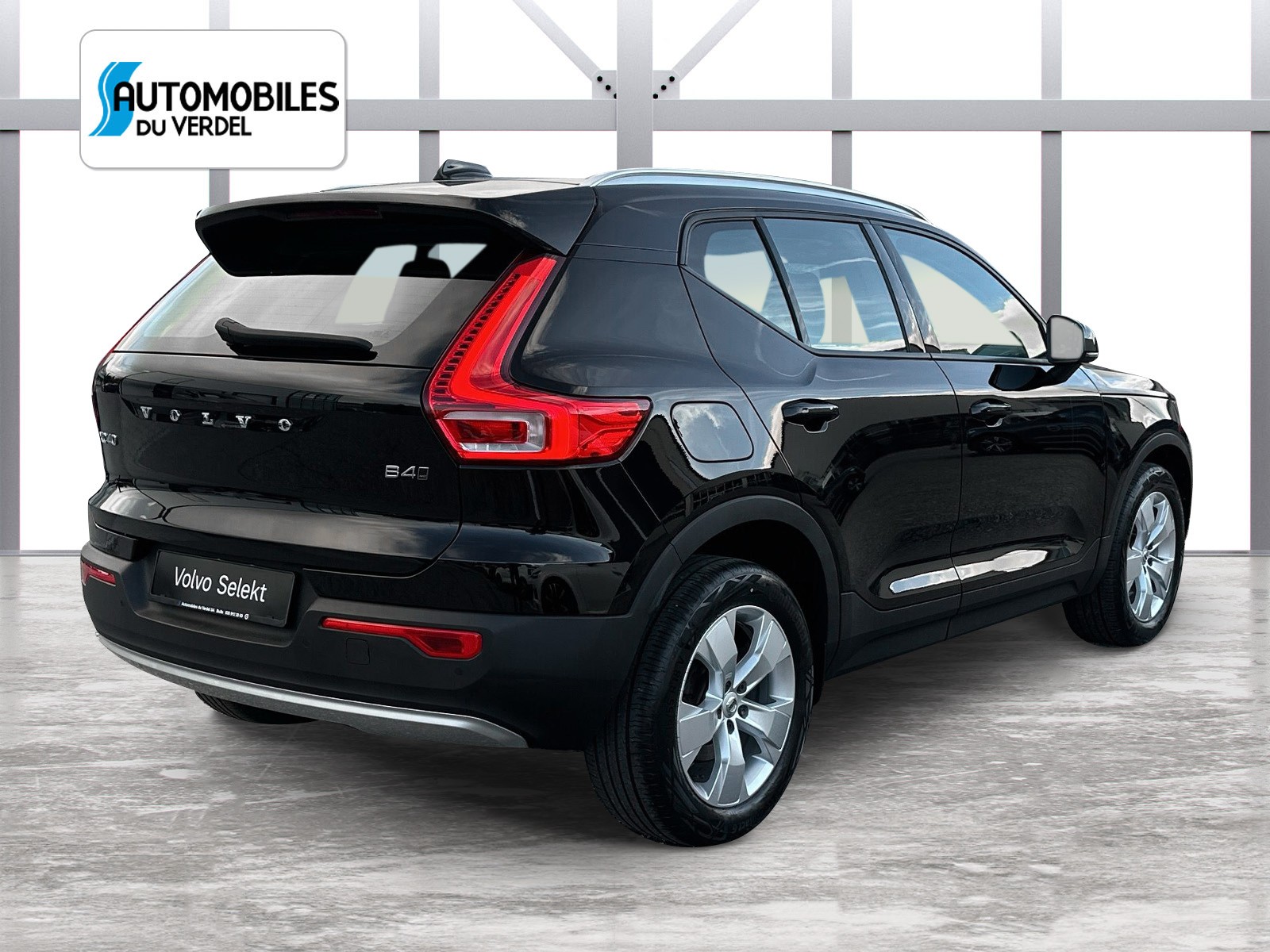 VOLVO XC40 2.0 B4 MH Momentum AWD-image-4