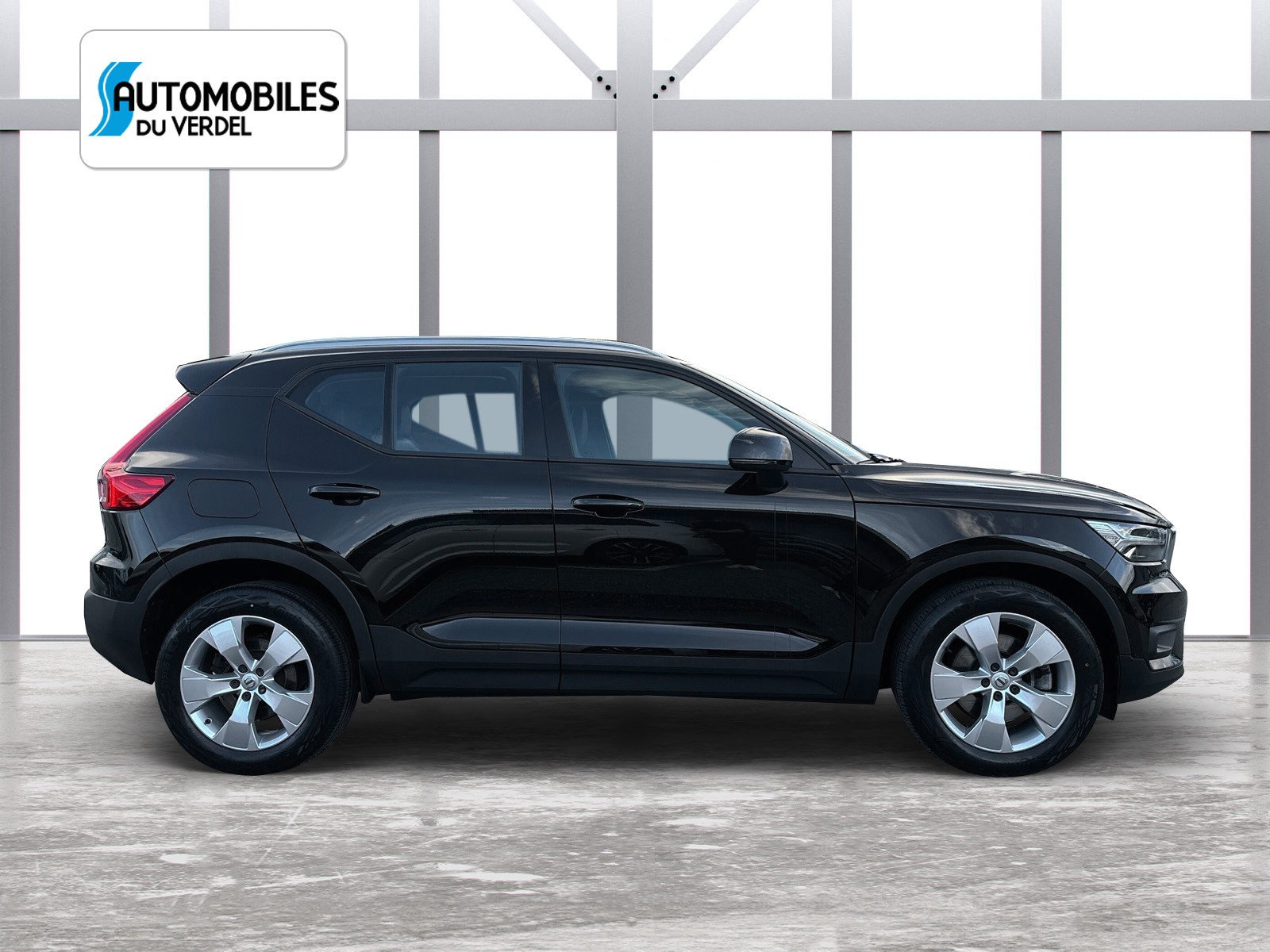 VOLVO XC40 2.0 B4 MH Momentum AWD-image-5