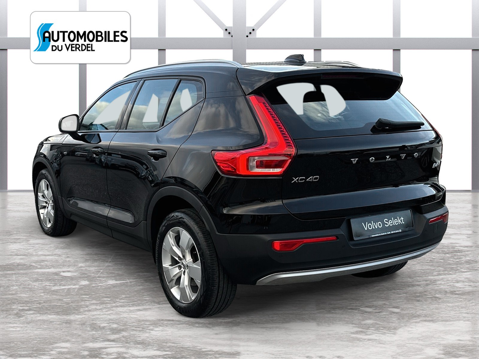 VOLVO XC40 2.0 B4 MH Momentum AWD-image-2