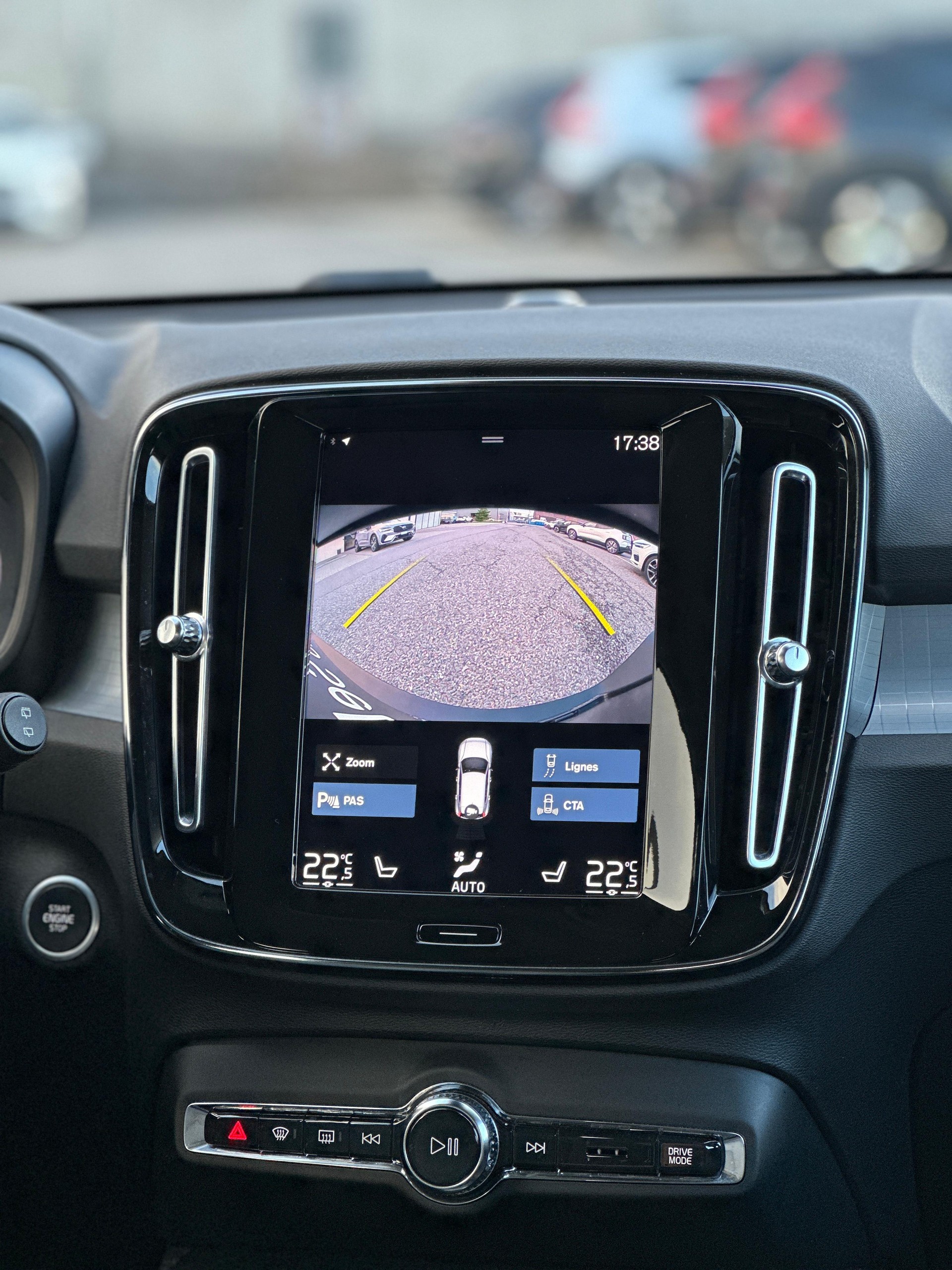 VOLVO XC40 2.0 B4 MH Momentum AWD-image-11