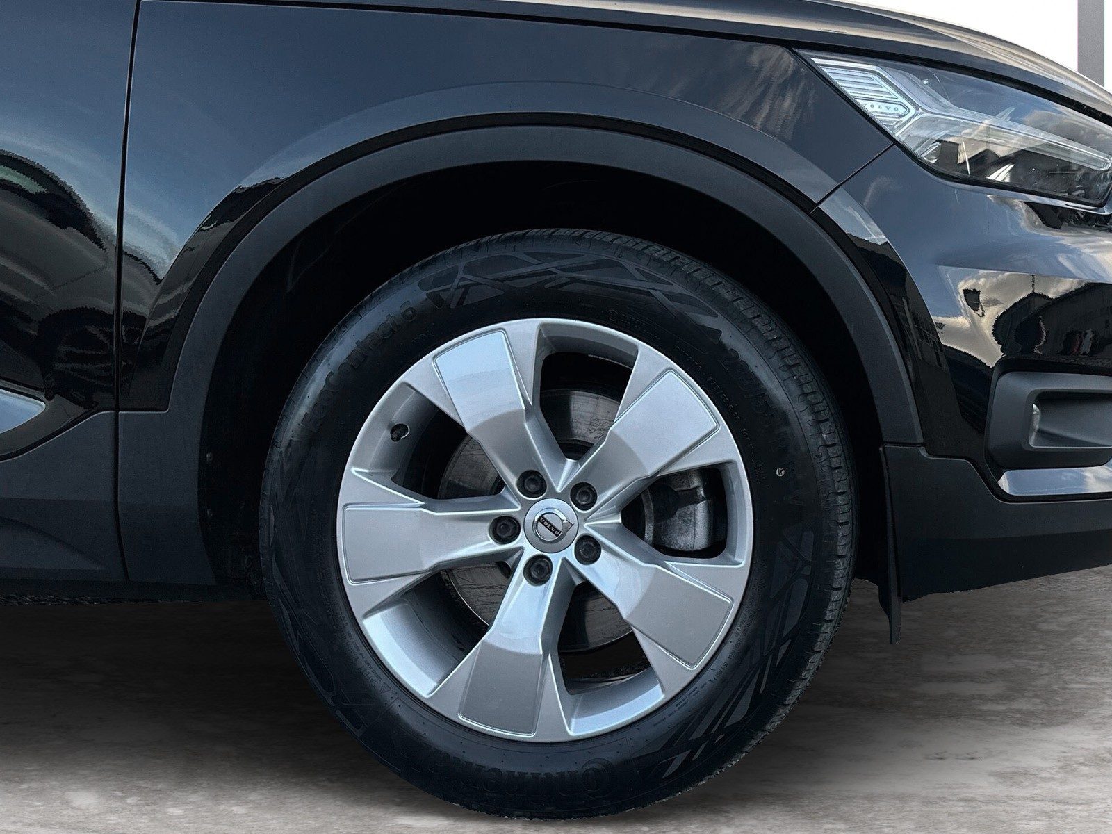 VOLVO XC40 2.0 B4 MH Momentum AWD-image-6