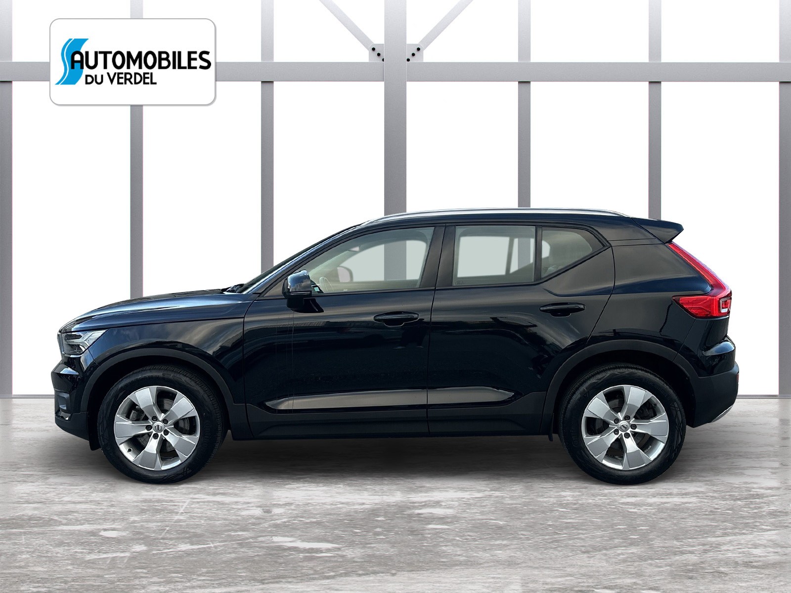 VOLVO XC40 2.0 B4 MH Momentum AWD-image-1