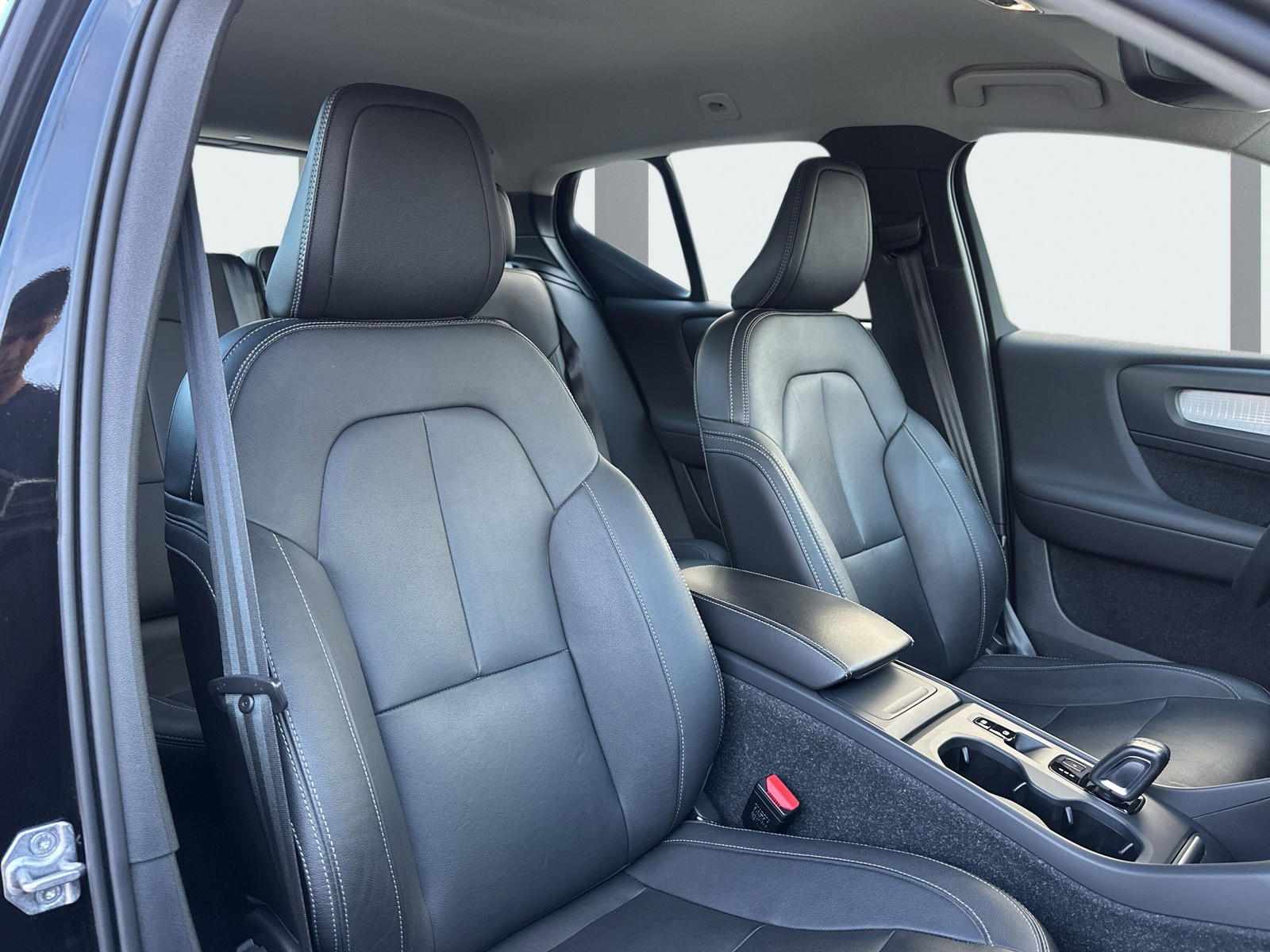 VOLVO XC40 2.0 B4 MH Momentum AWD-image-12