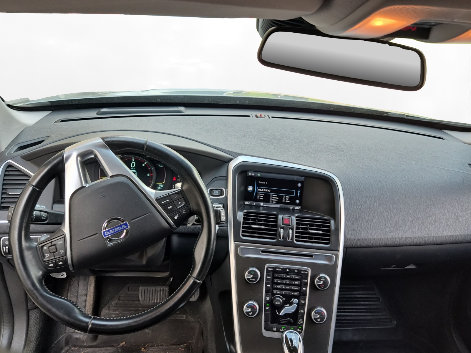 VOLVO XC60 D5 AWD Summum Geartronic-image-9