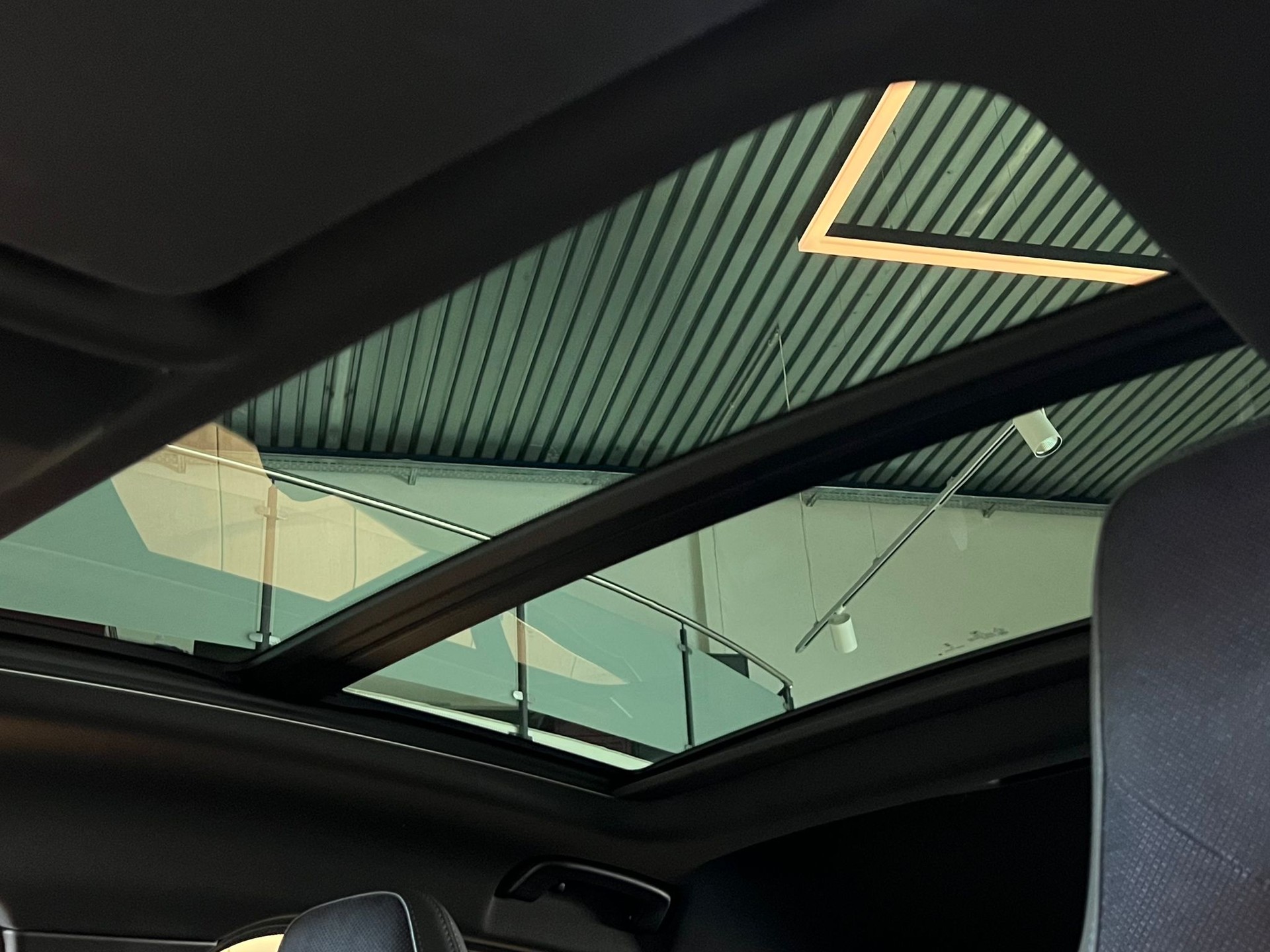 BMW M135 xDrive M Sport Pro *Schweizer Fahrzeug - Gratis Service bis 100'000 KM*-image-11