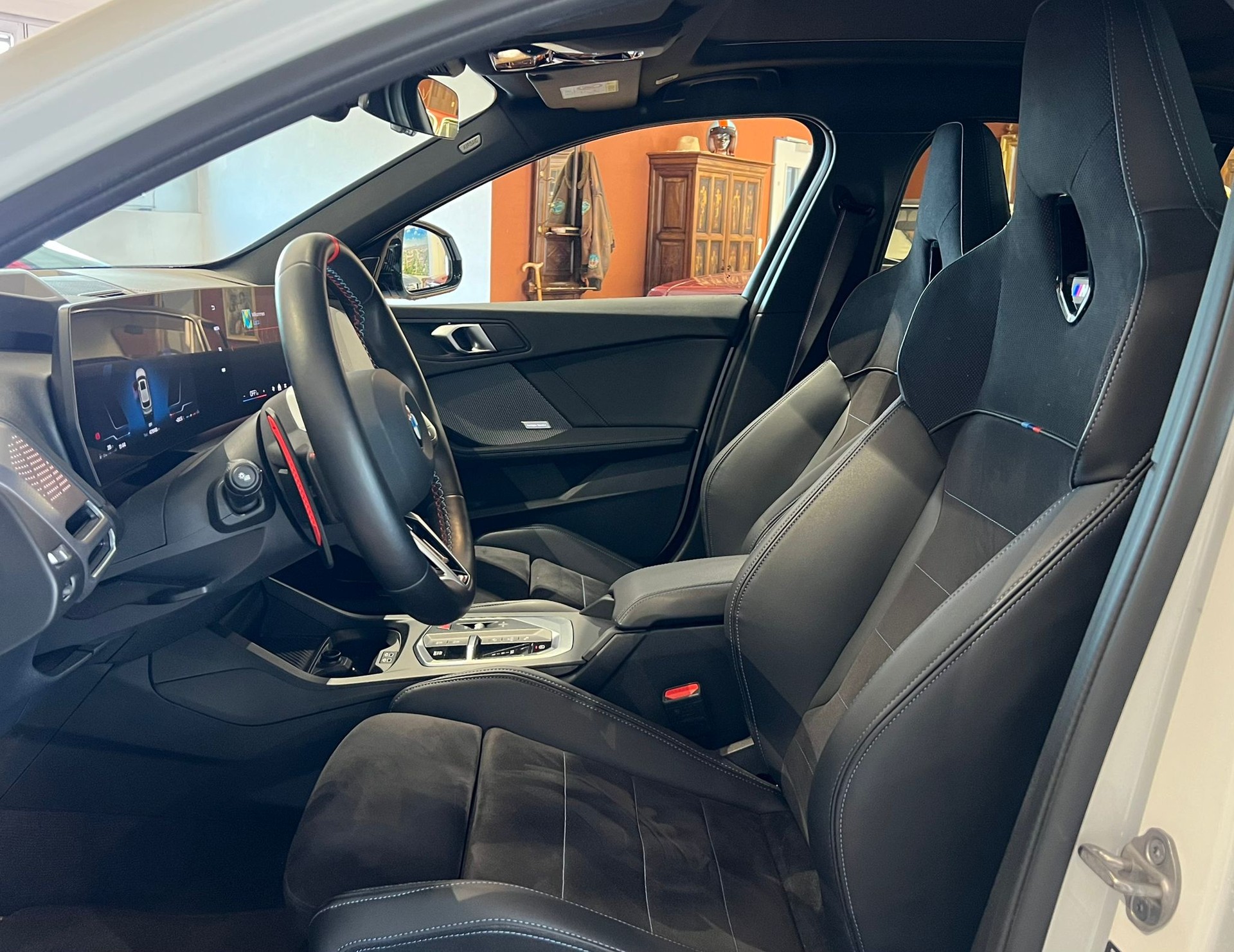 BMW M135 xDrive M Sport Pro *Schweizer Fahrzeug - Gratis Service bis 100'000 KM*-image-5