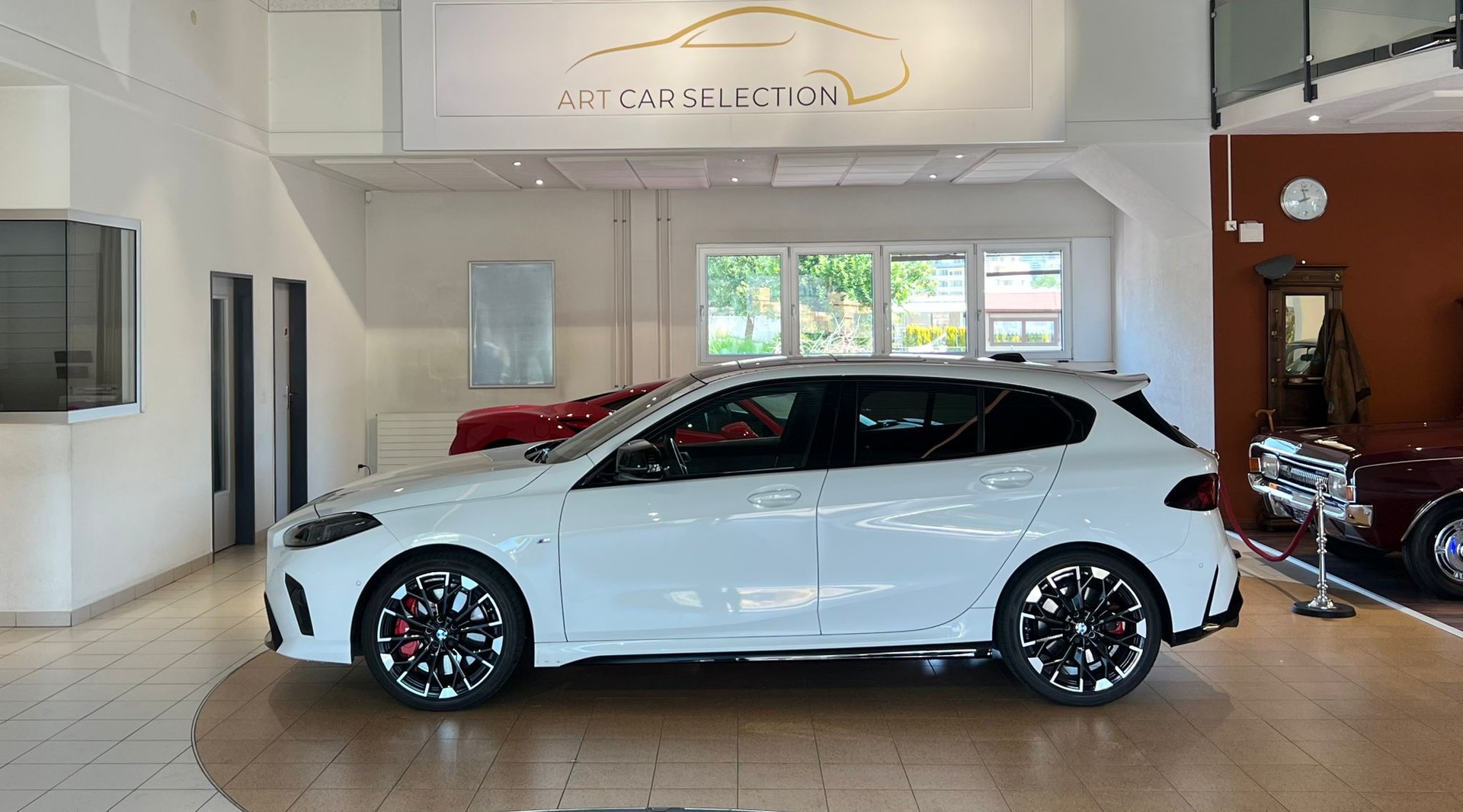 BMW M135 xDrive M Sport Pro *Schweizer Fahrzeug - Gratis Service bis 100'000 KM*-image-1