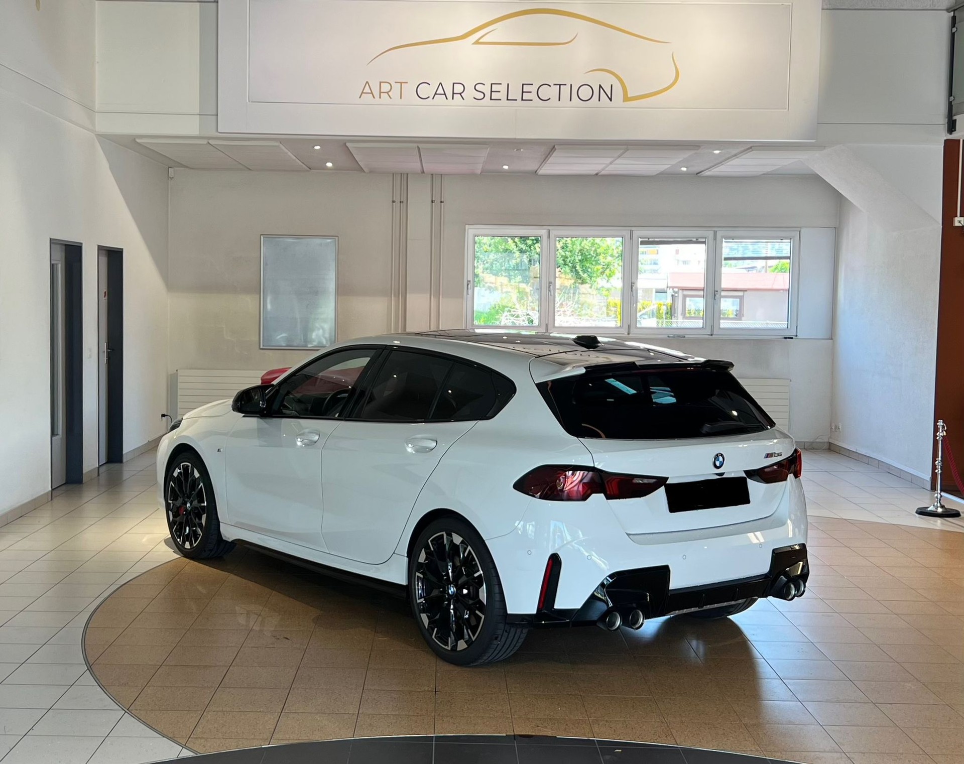 BMW M135 xDrive M Sport Pro *Schweizer Fahrzeug - Gratis Service bis 100'000 KM*-image-2