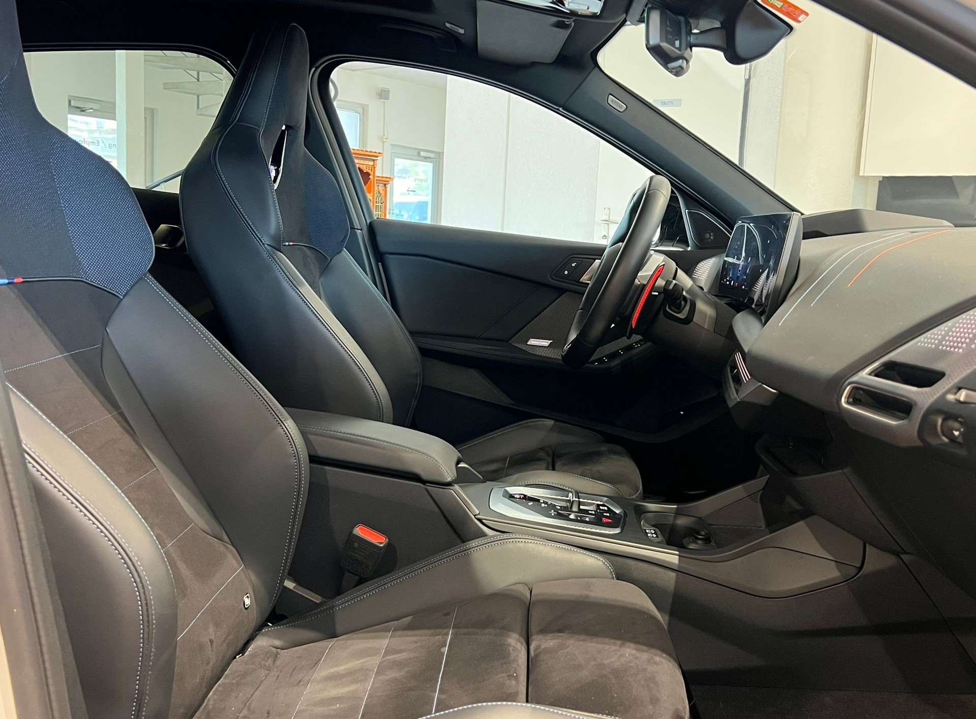 BMW M135 xDrive M Sport Pro *Schweizer Fahrzeug - Gratis Service bis 100'000 KM*-image-9