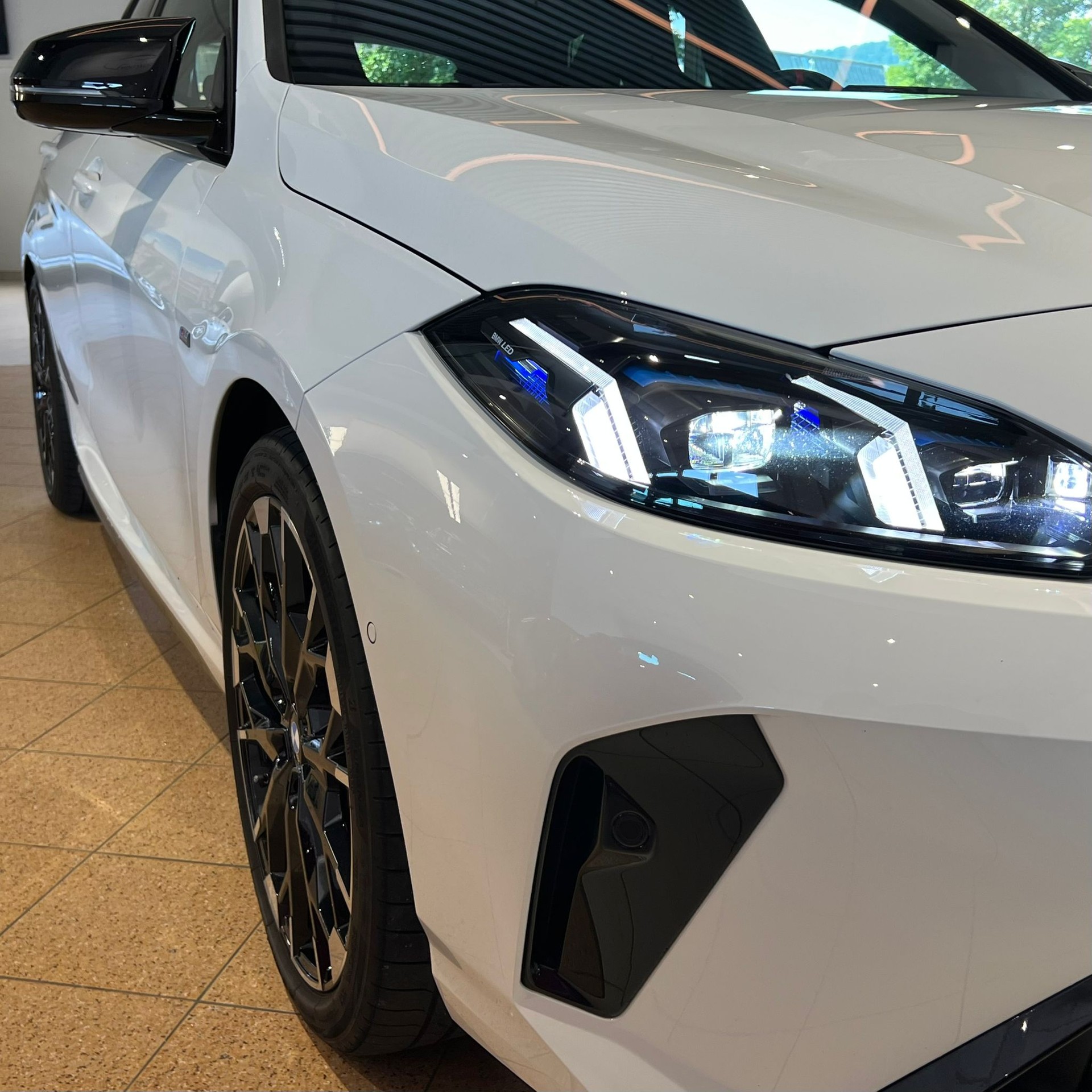 BMW M135 xDrive M Sport Pro *Schweizer Fahrzeug - Gratis Service bis 100'000 KM*-image-4