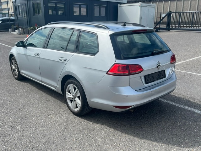VW Golf Variant 1.6 TDI Lounge DSG-image-5