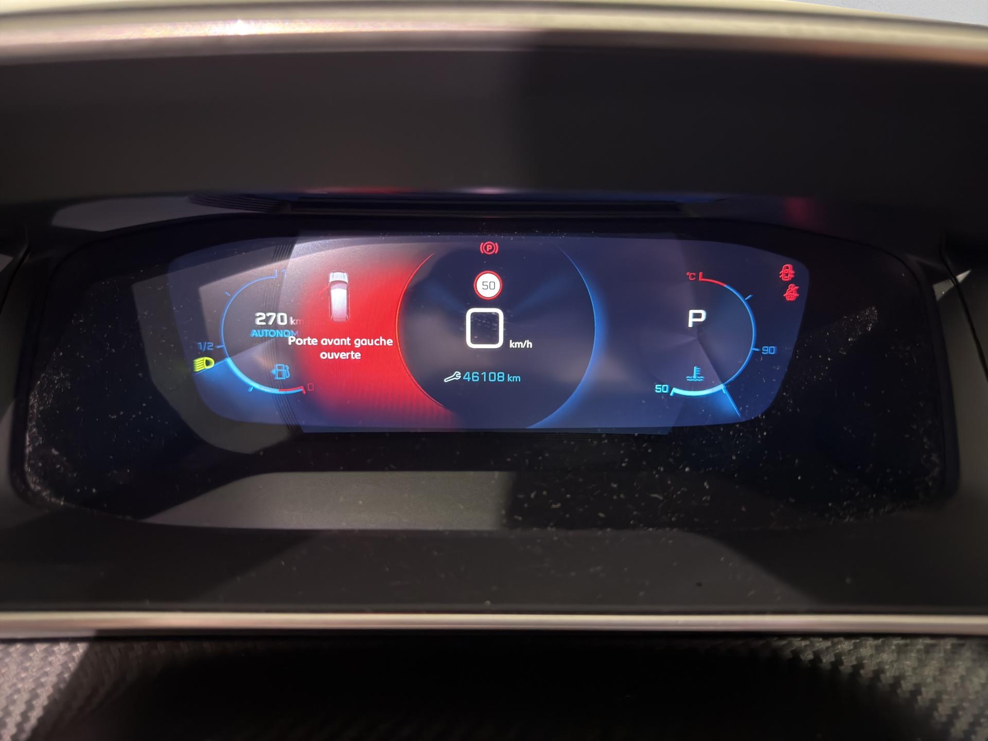 PEUGEOT 2008 1.2 PureTech Allure Pack EAT8-image-10
