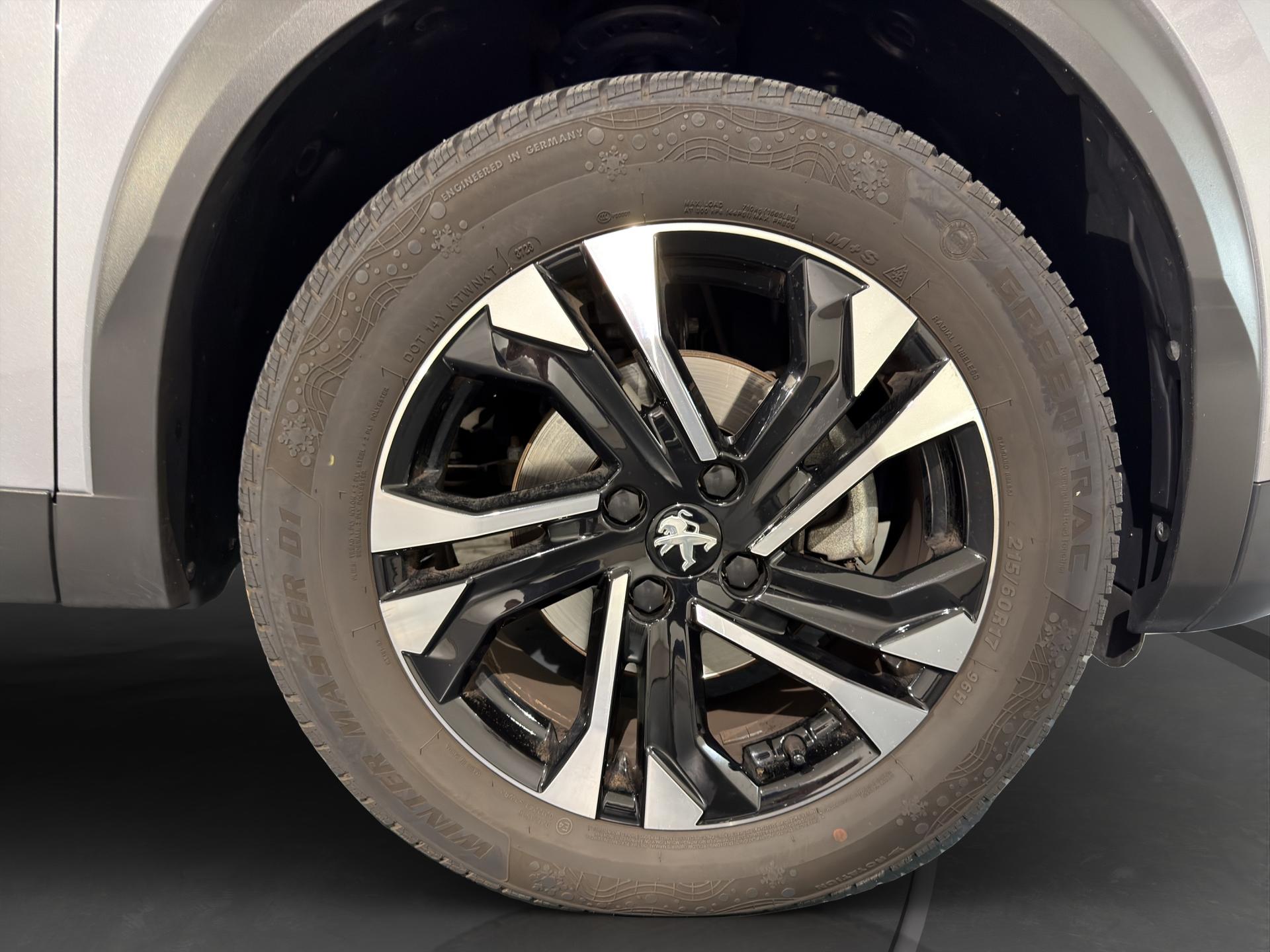 PEUGEOT 2008 1.2 PureTech Allure Pack EAT8-image-17