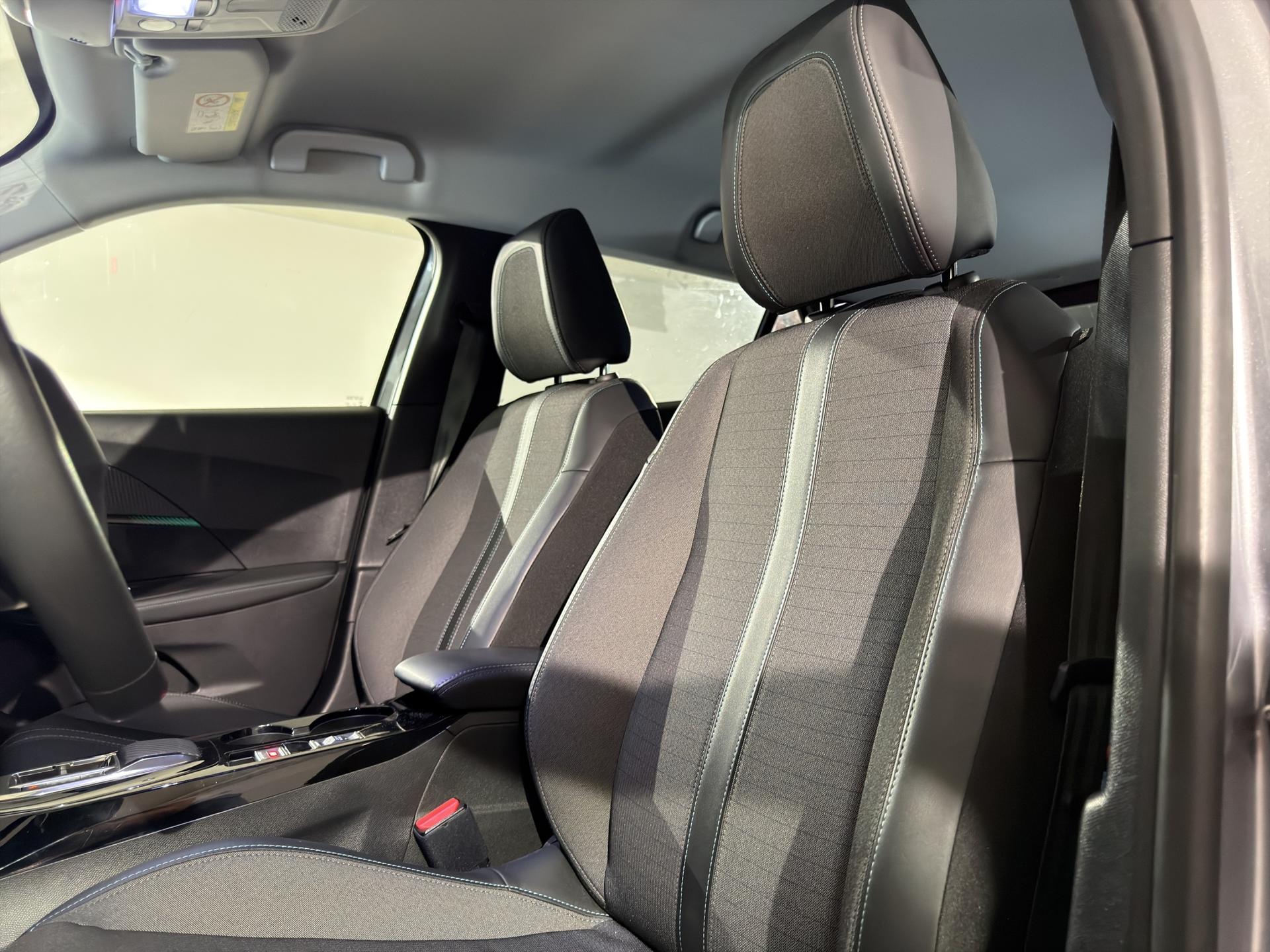 PEUGEOT 2008 1.2 PureTech Allure Pack EAT8-image-18