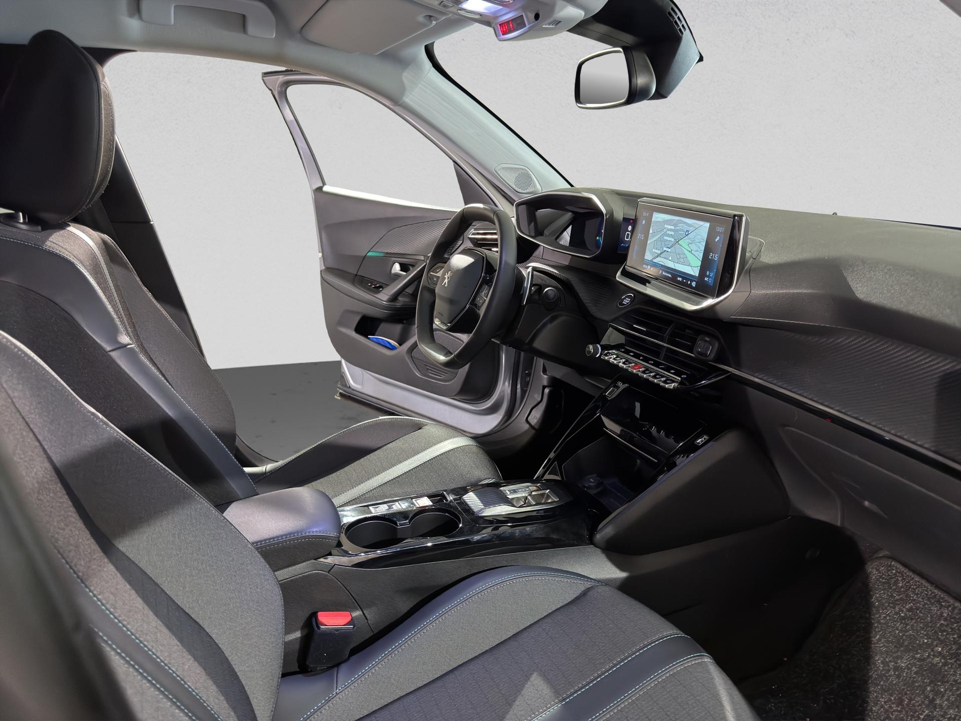 PEUGEOT 2008 1.2 PureTech Allure Pack EAT8-image-16