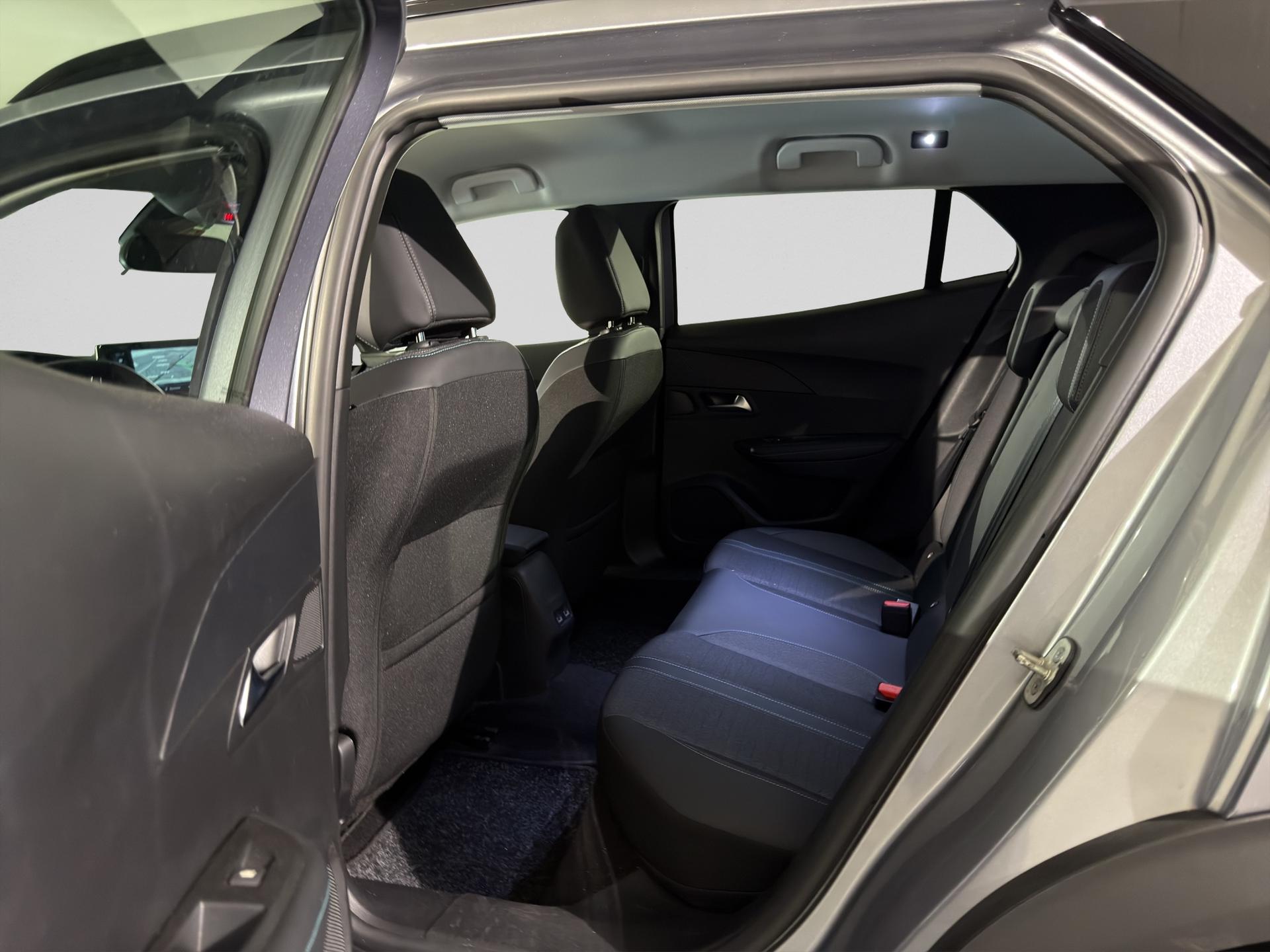 PEUGEOT 2008 1.2 PureTech Allure Pack EAT8-image-14