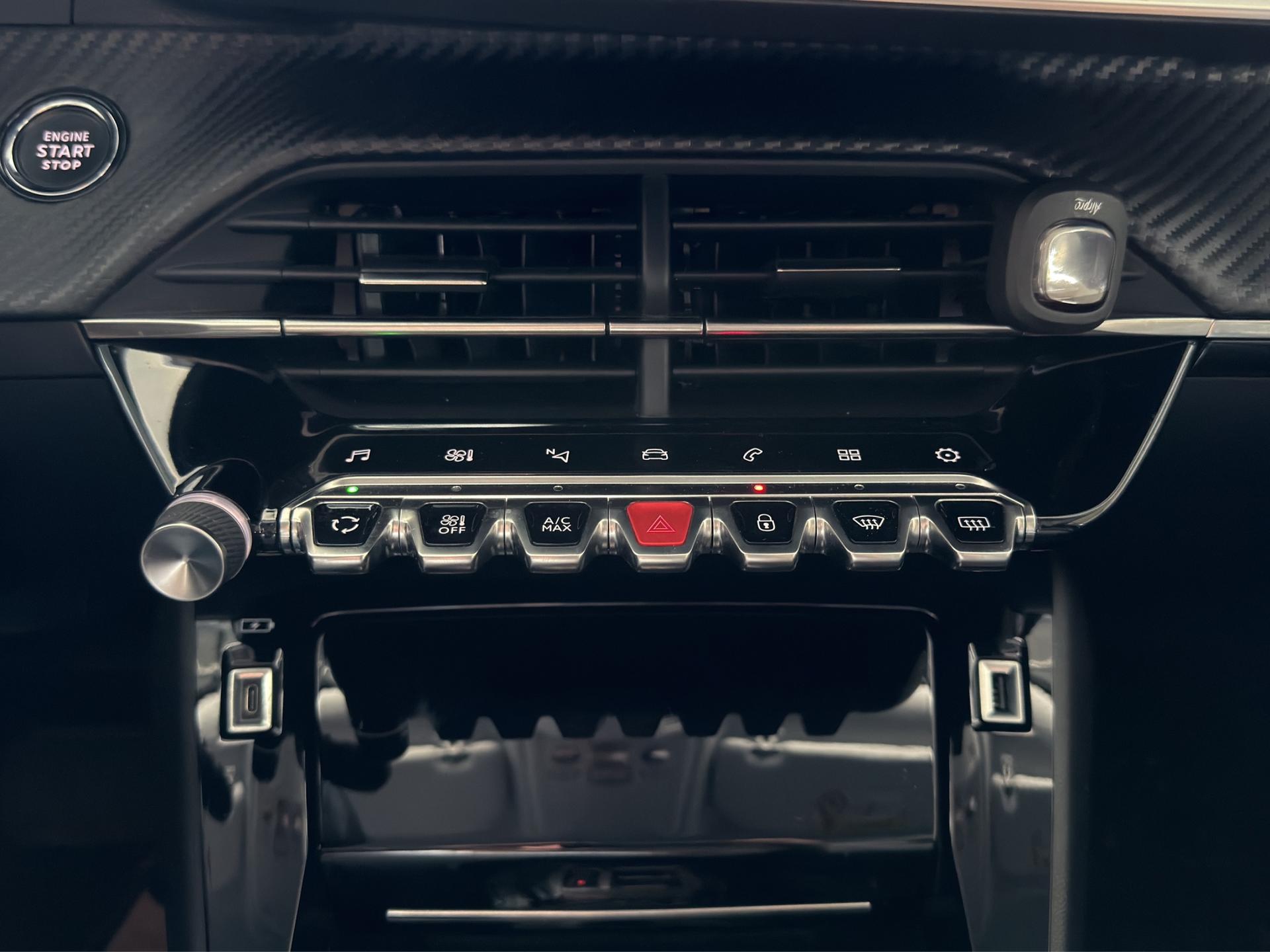 PEUGEOT 2008 1.2 PureTech Allure Pack EAT8-image-22