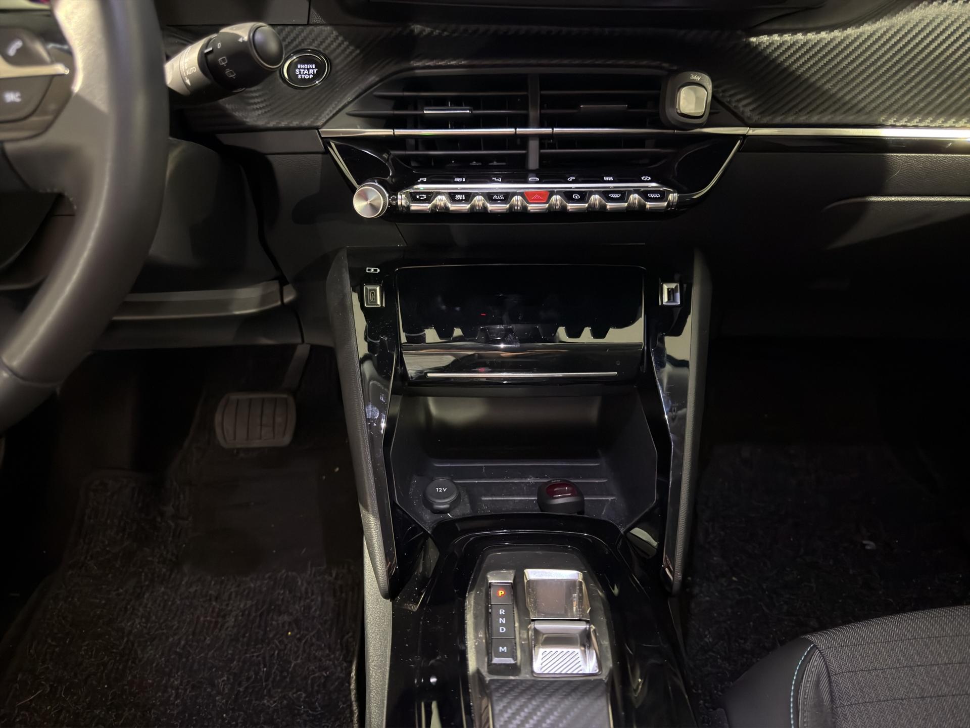 PEUGEOT 2008 1.2 PureTech Allure Pack EAT8-image-11