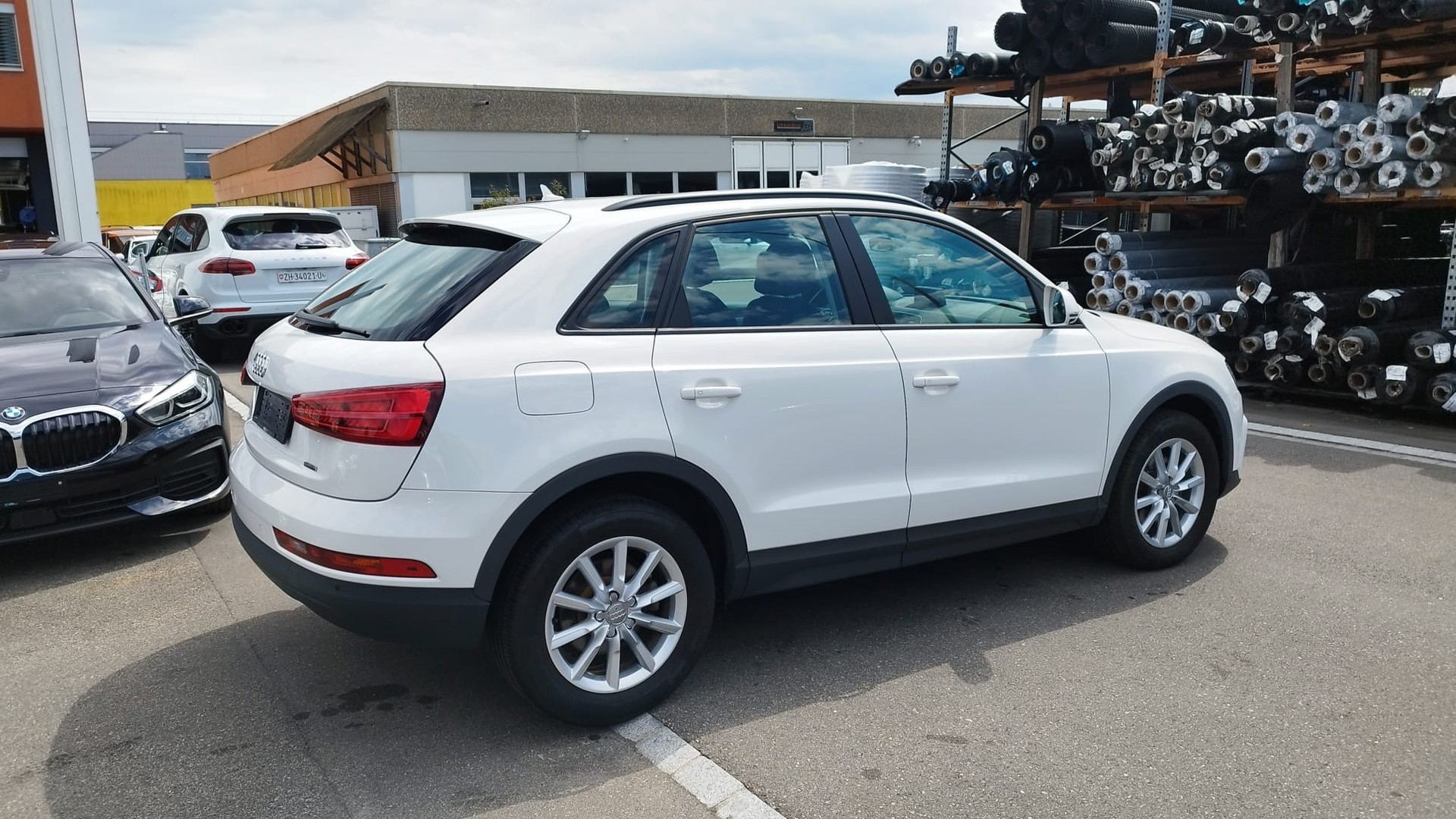 AUDI Q3 2.0 TDI quattro S-tronic-image-2