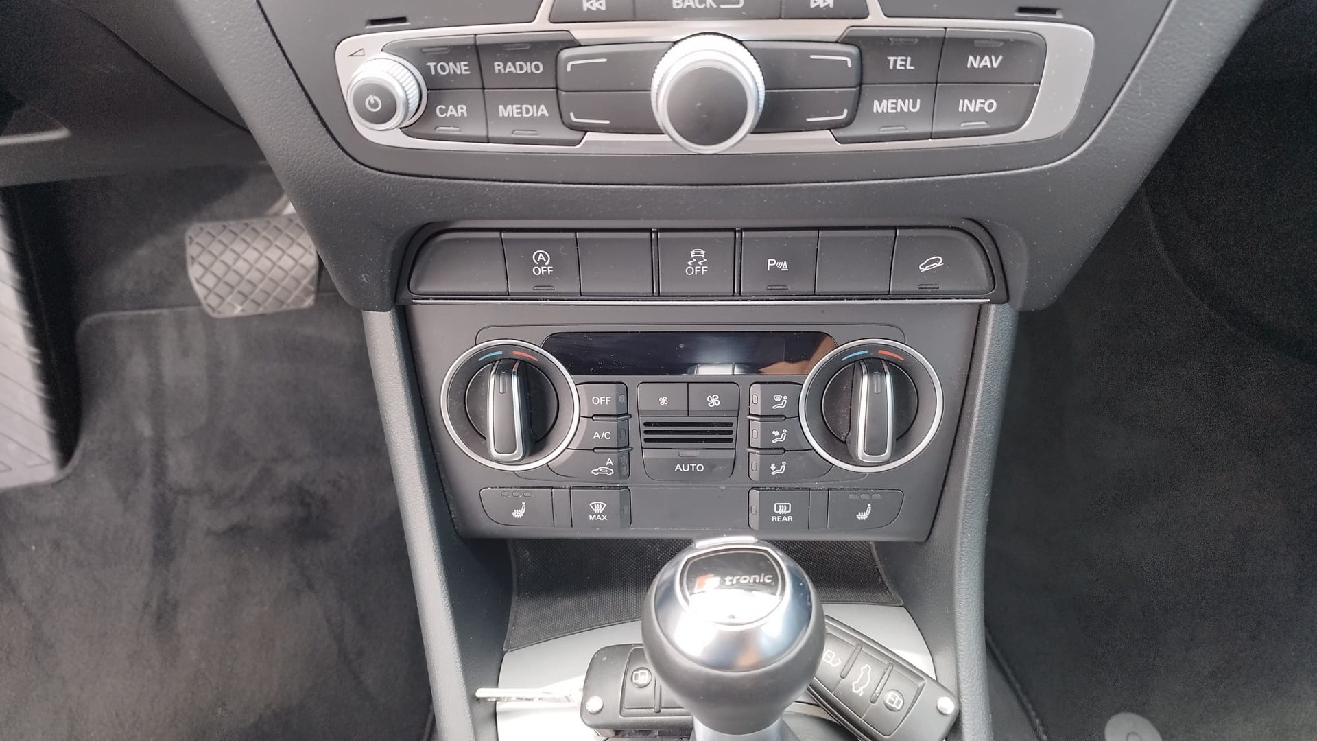 AUDI Q3 2.0 TDI quattro S-tronic-image-12