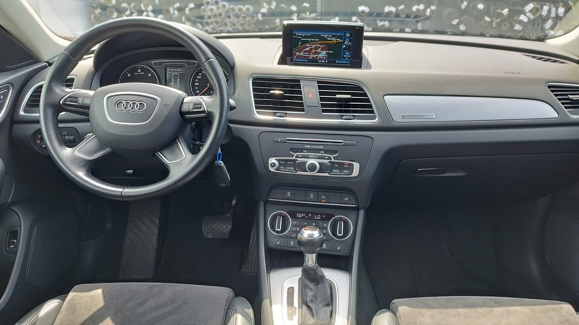 AUDI Q3 2.0 TDI quattro S-tronic-image-10