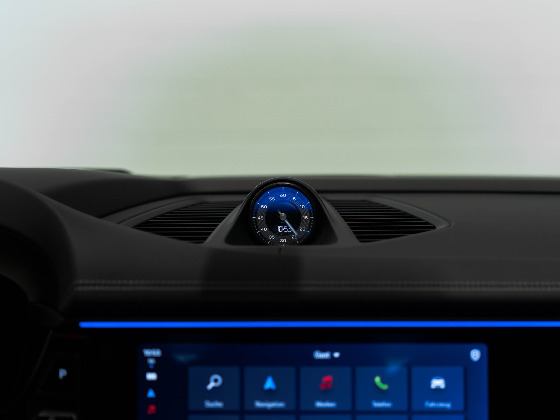 PORSCHE Macan Turbo 100kWh-image-38