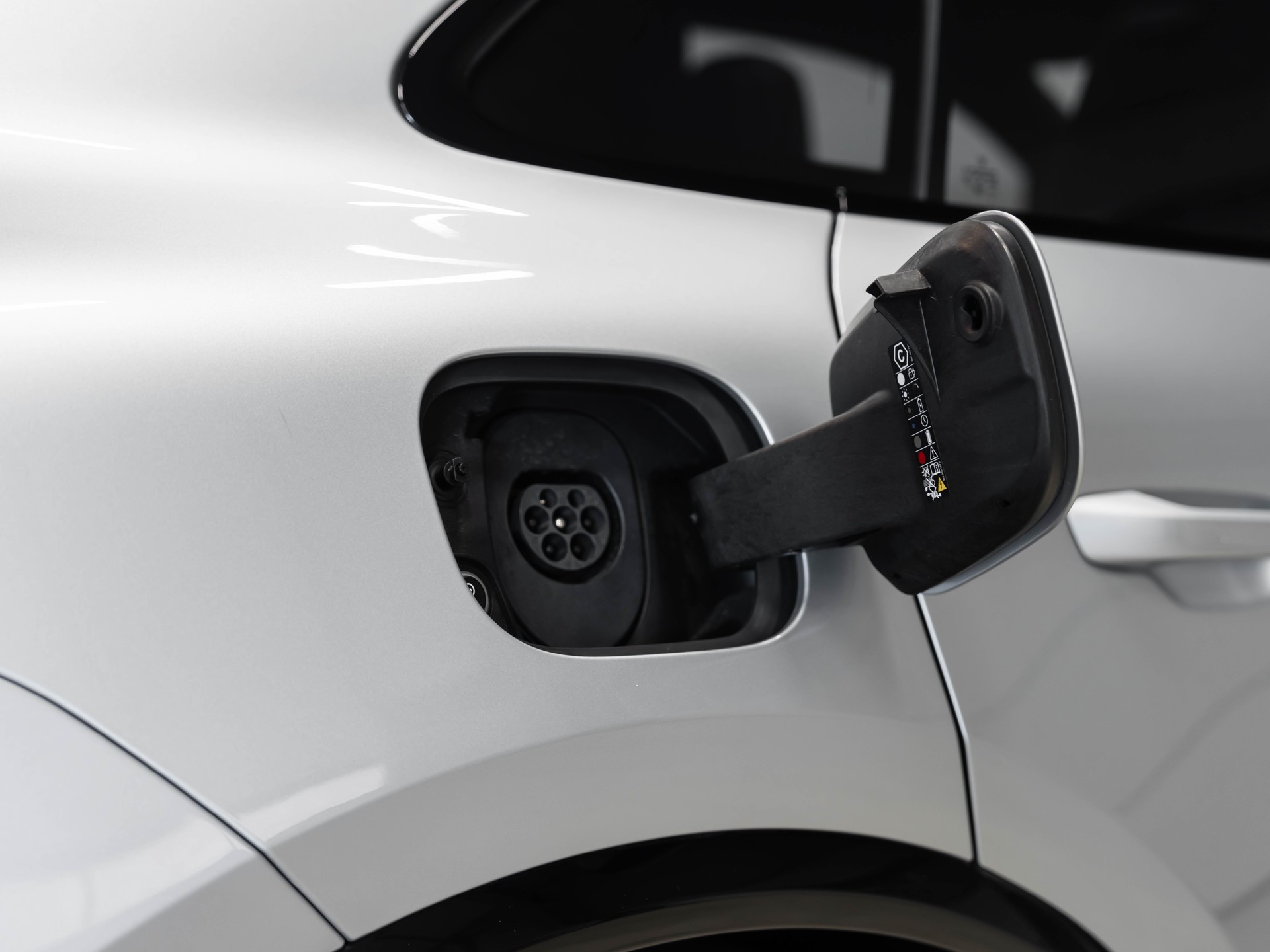 PORSCHE Macan Turbo 100kWh-image-24