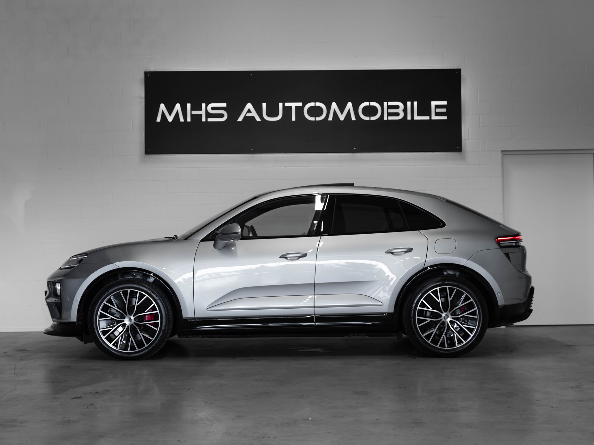 PORSCHE Macan Turbo 100kWh-showroom-element-1