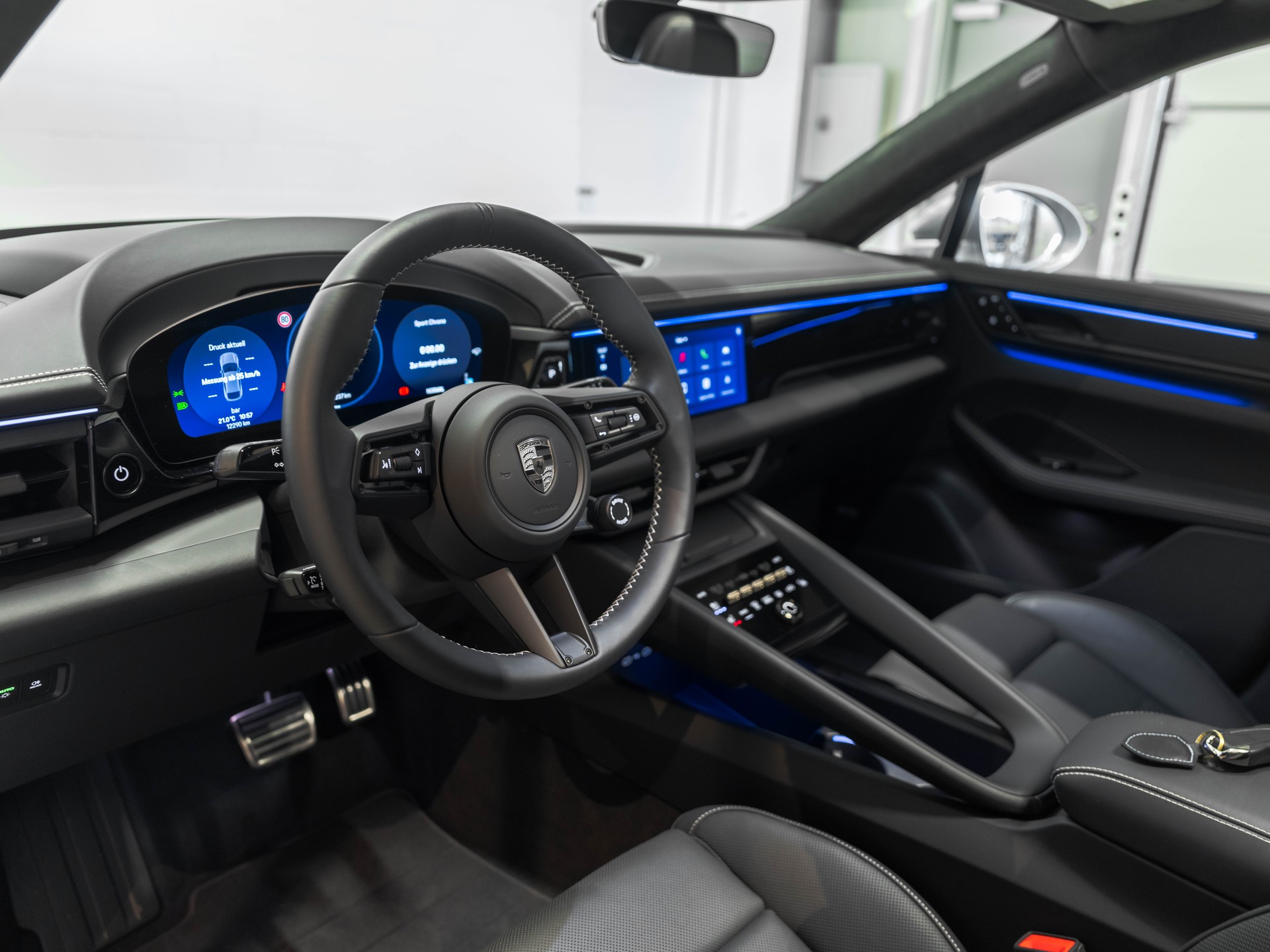 PORSCHE Macan Turbo 100kWh-image-8