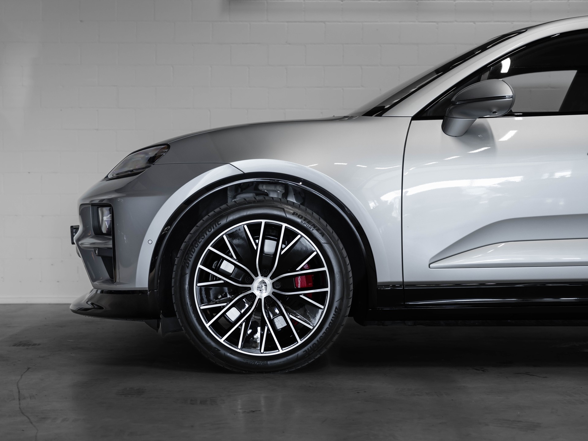 PORSCHE Macan Turbo 100kWh-image-19