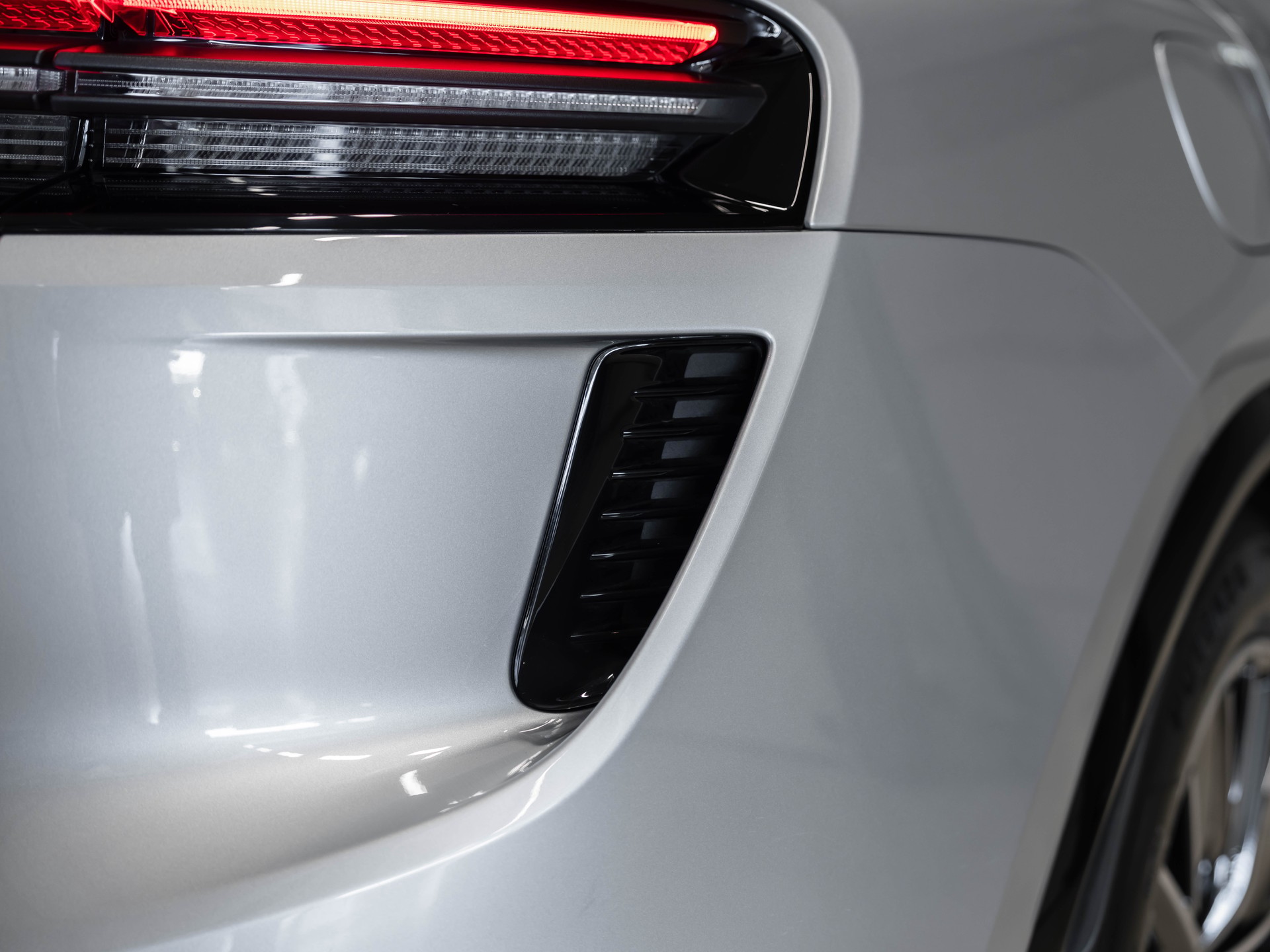 PORSCHE Macan Turbo 100kWh-image-23