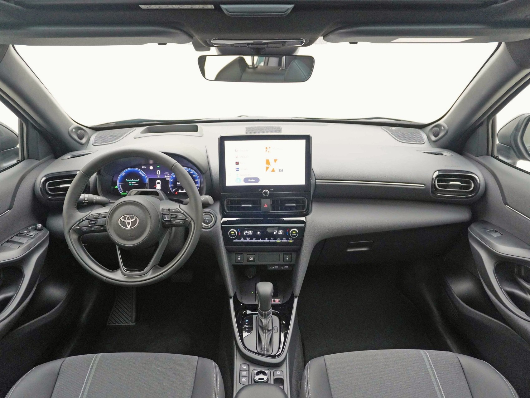 TOYOTA Yaris Cross 1.5 VVT-i HSD Premium AWD-i ** Panorama-Glasdach **-image-8