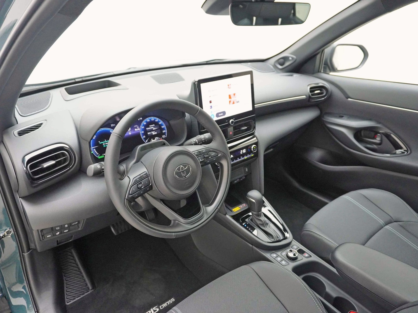 TOYOTA Yaris Cross 1.5 VVT-i HSD Premium AWD-i ** Panorama-Glasdach **-image-7