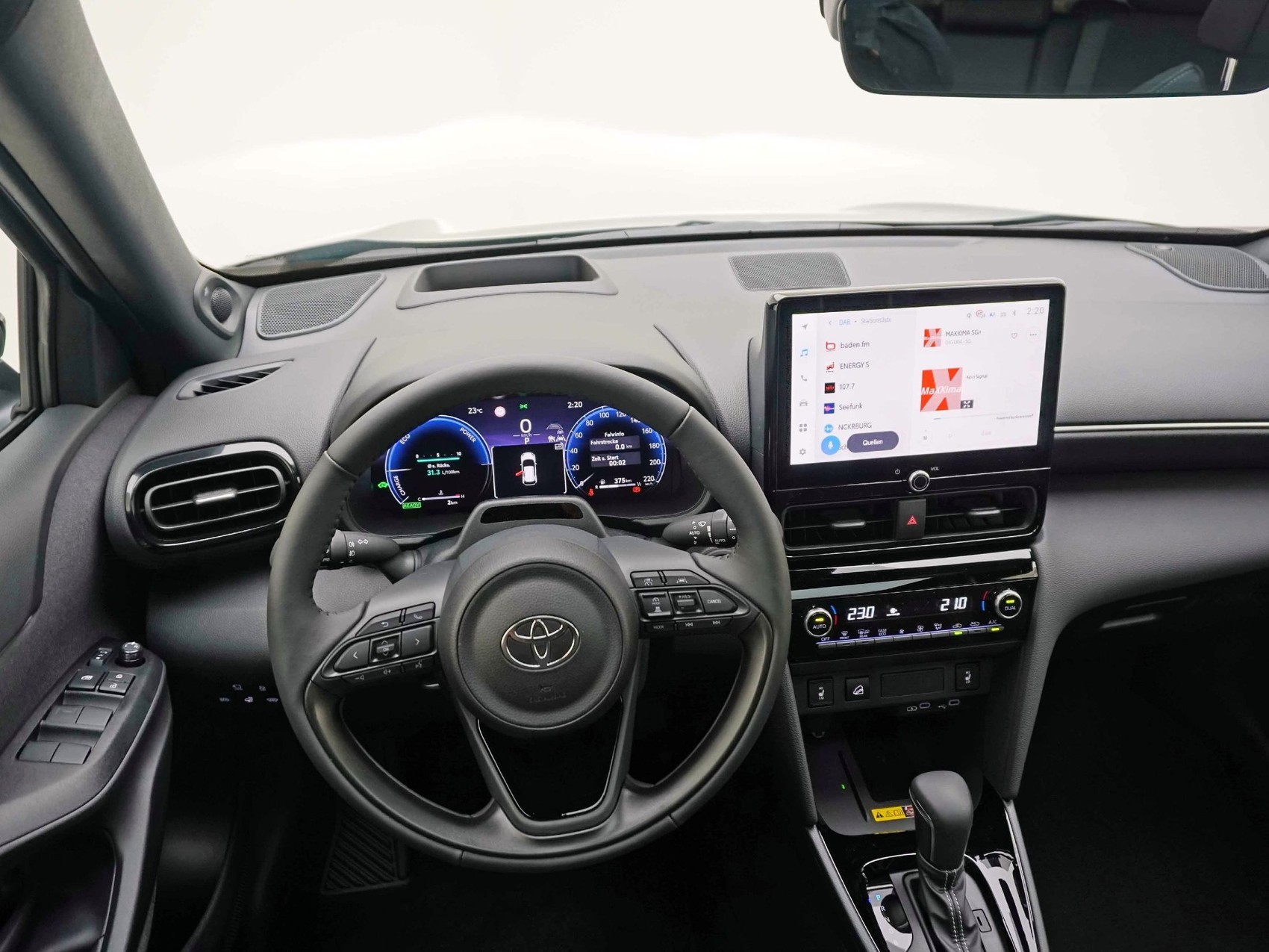 TOYOTA Yaris Cross 1.5 VVT-i HSD Premium AWD-i ** Panorama-Glasdach **-image-9