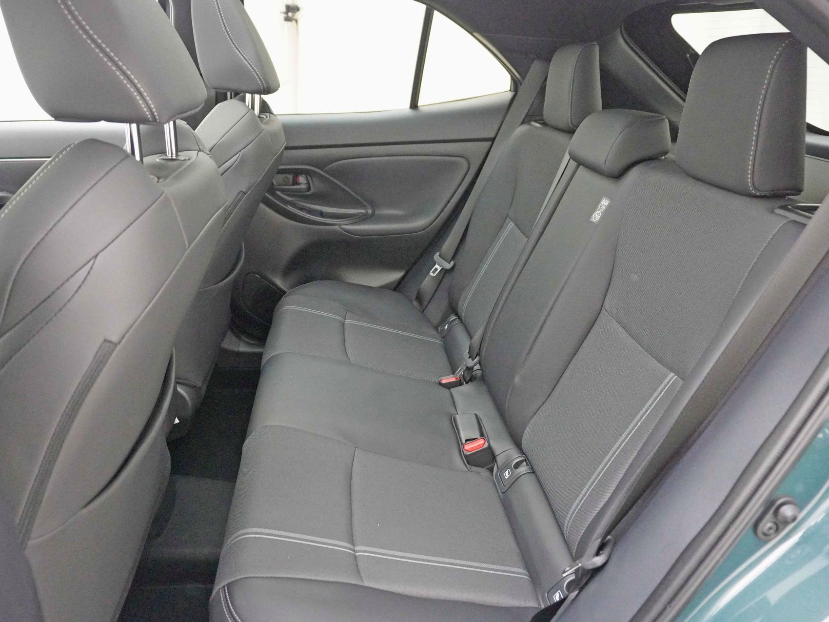 TOYOTA Yaris Cross 1.5 VVT-i HSD Premium AWD-i ** Panorama-Glasdach **-image-21
