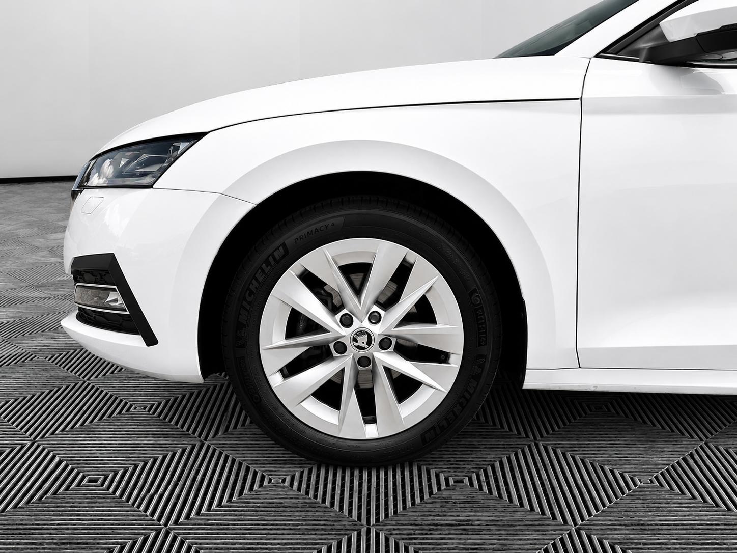 SKODA Octavia Combi 2.0 TDI DSG Ambition-image-8