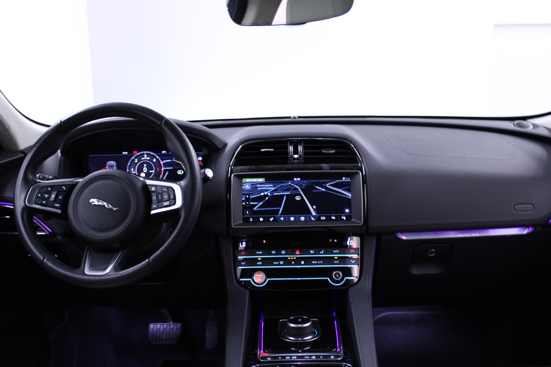 JAGUAR F-Pace 2.0 D 240 Prestige AWD-image-7