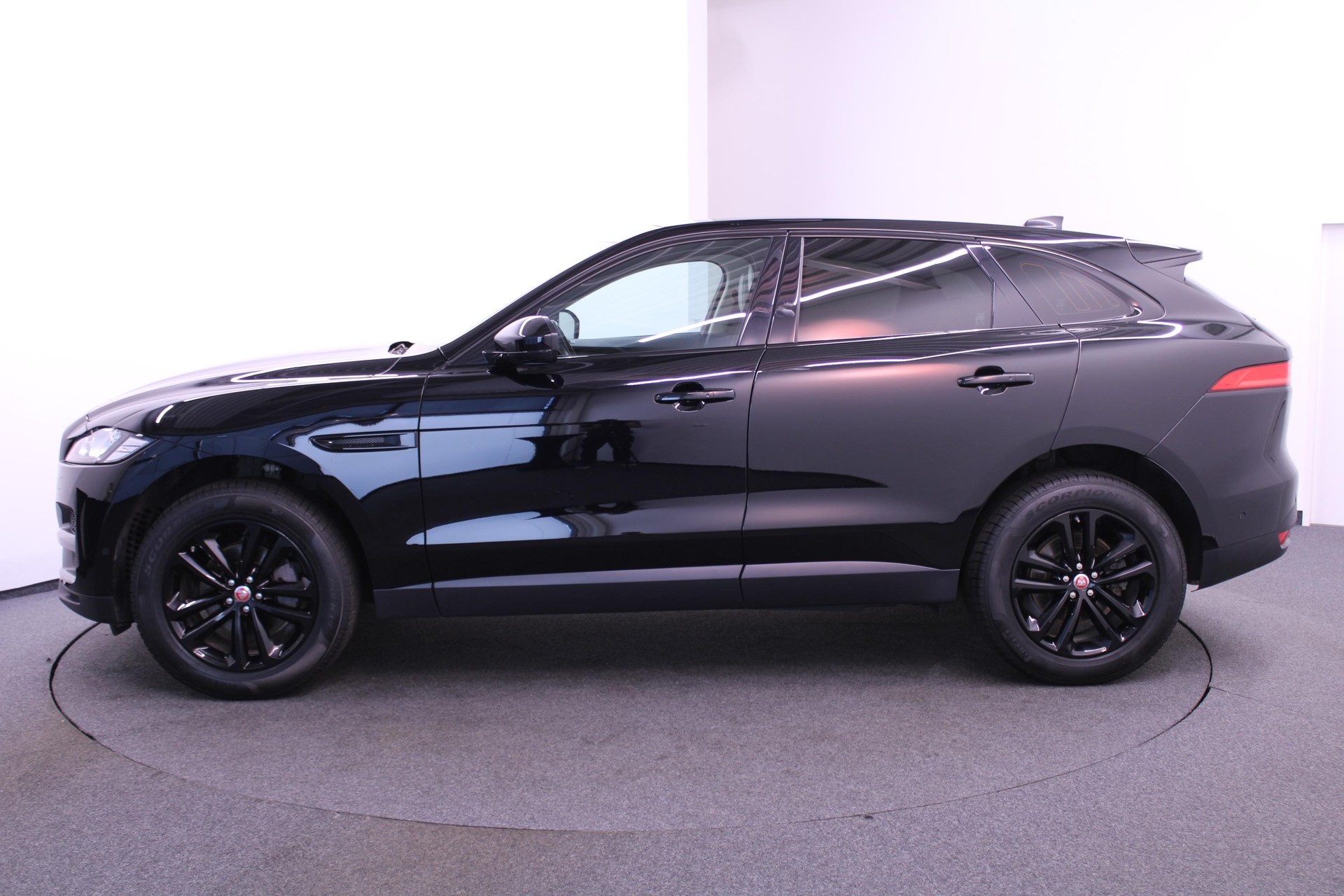 JAGUAR F-Pace 2.0 D 240 Prestige AWD-image-3