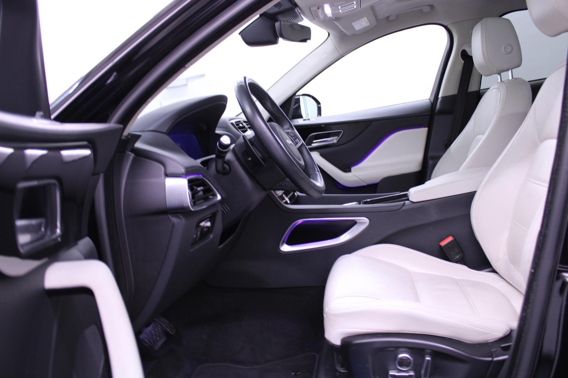JAGUAR F-Pace 2.0 D 240 Prestige AWD-image-4